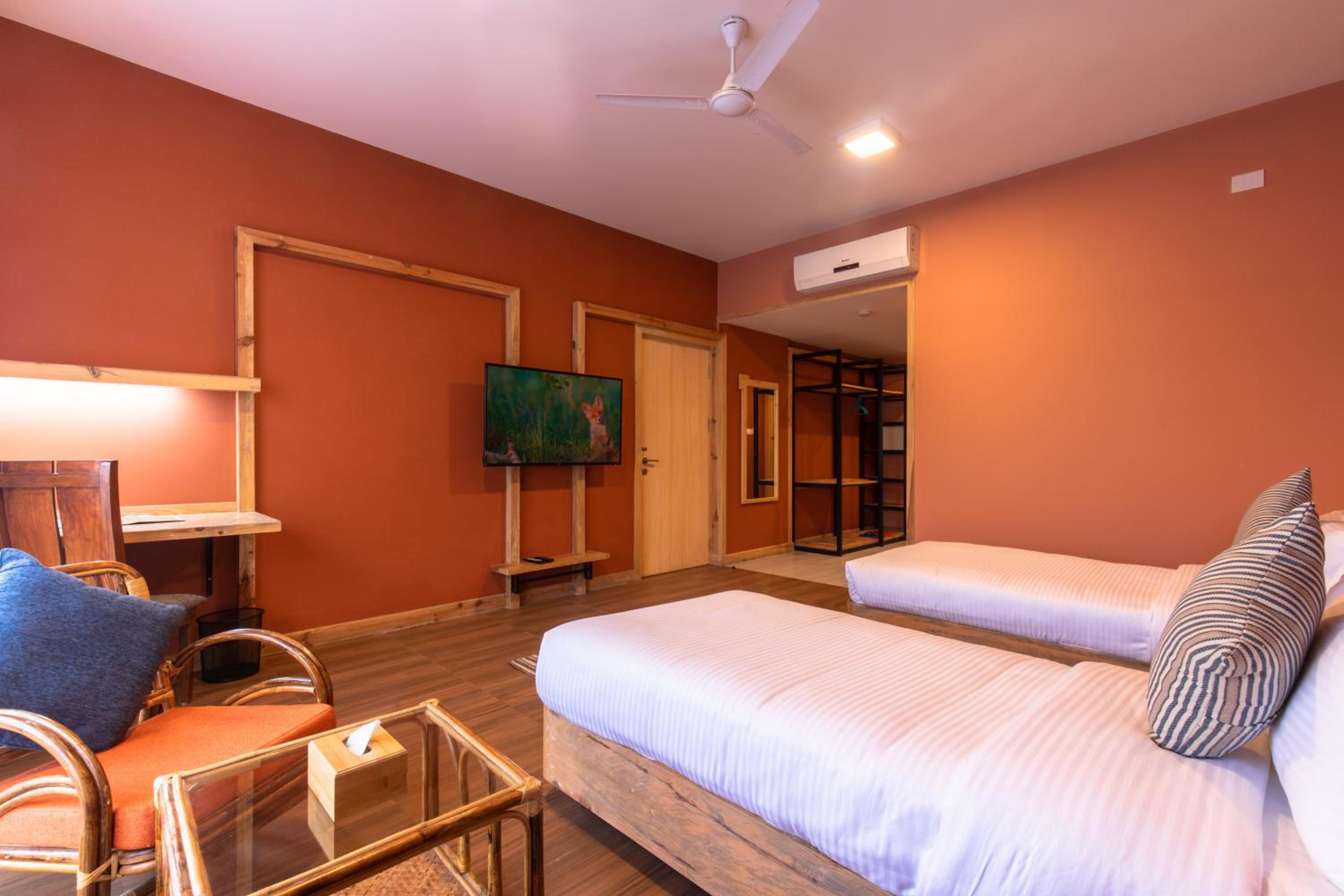 Deluxe Double or Twin Room with Mountain View - Photo 4