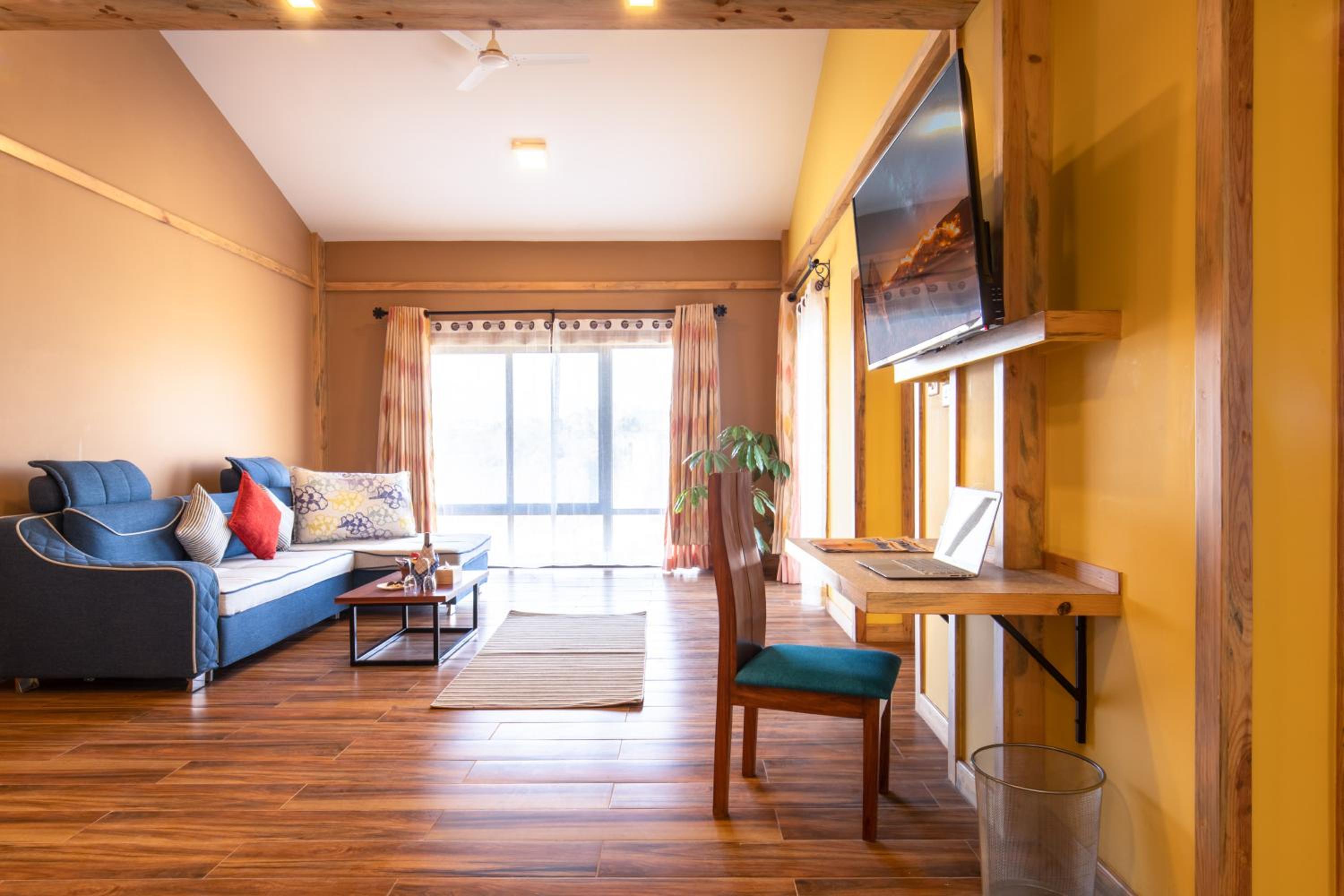 Suite with Mountain View - Photo 13