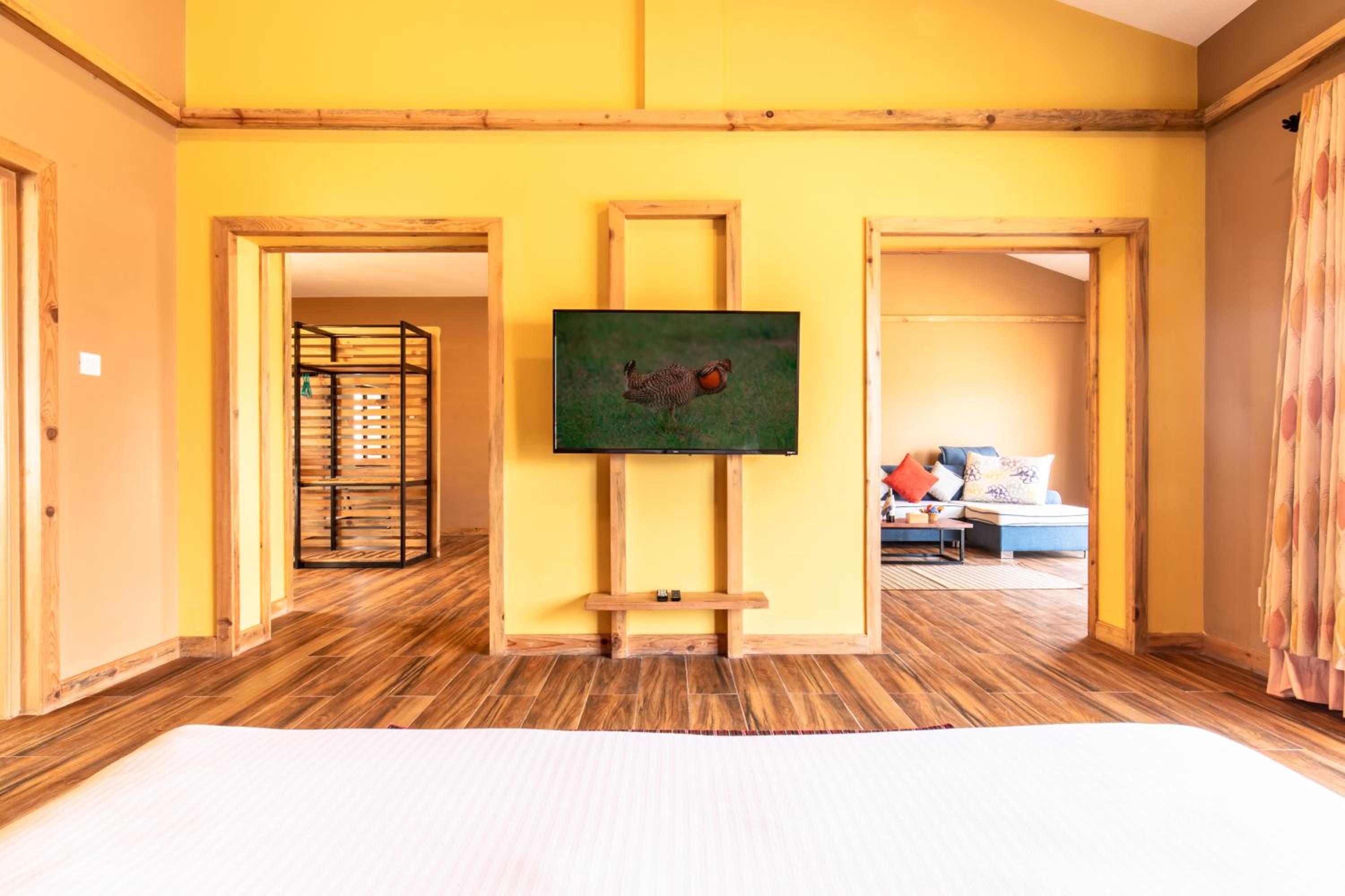 Suite with Mountain View - Photo 18