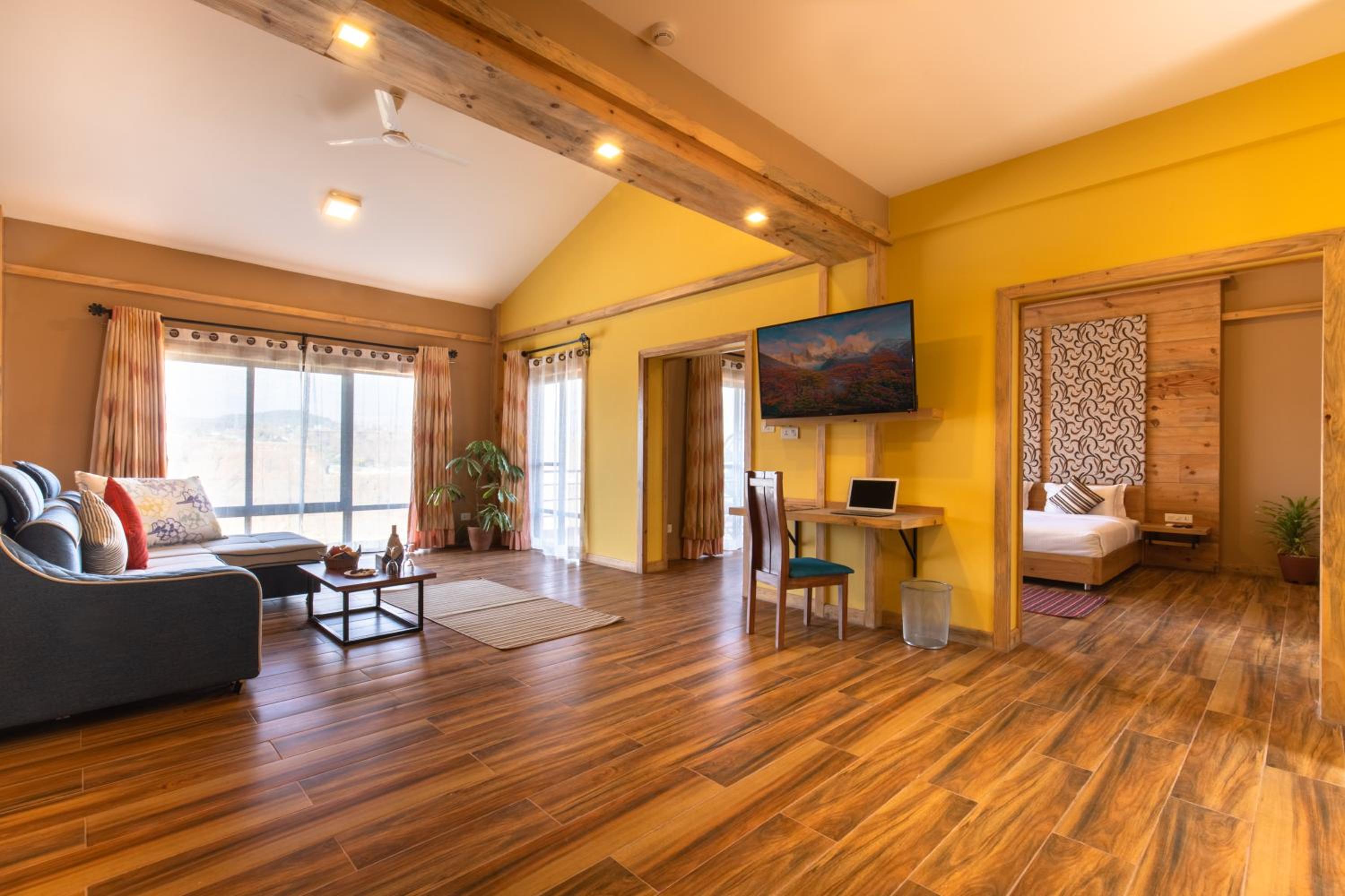 Suite with Mountain View - Photo 12