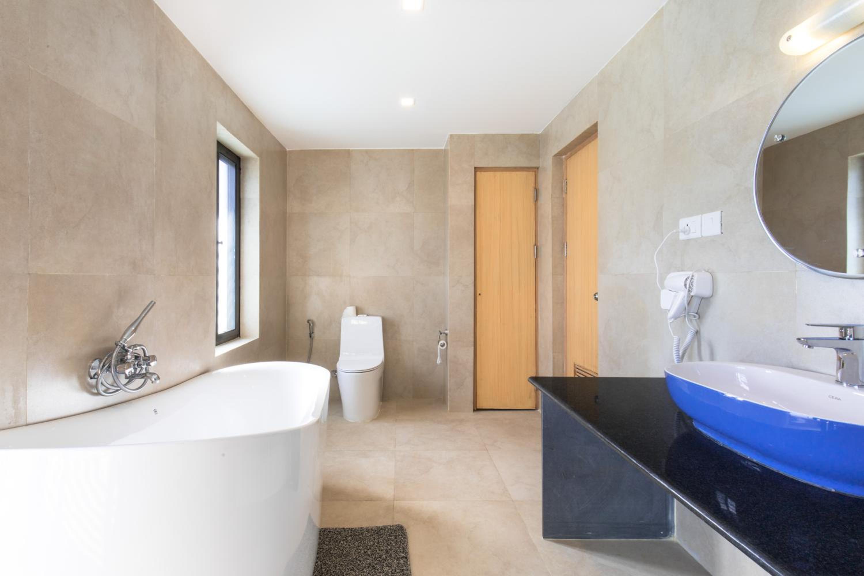 Suite with Mountain View - Photo 10