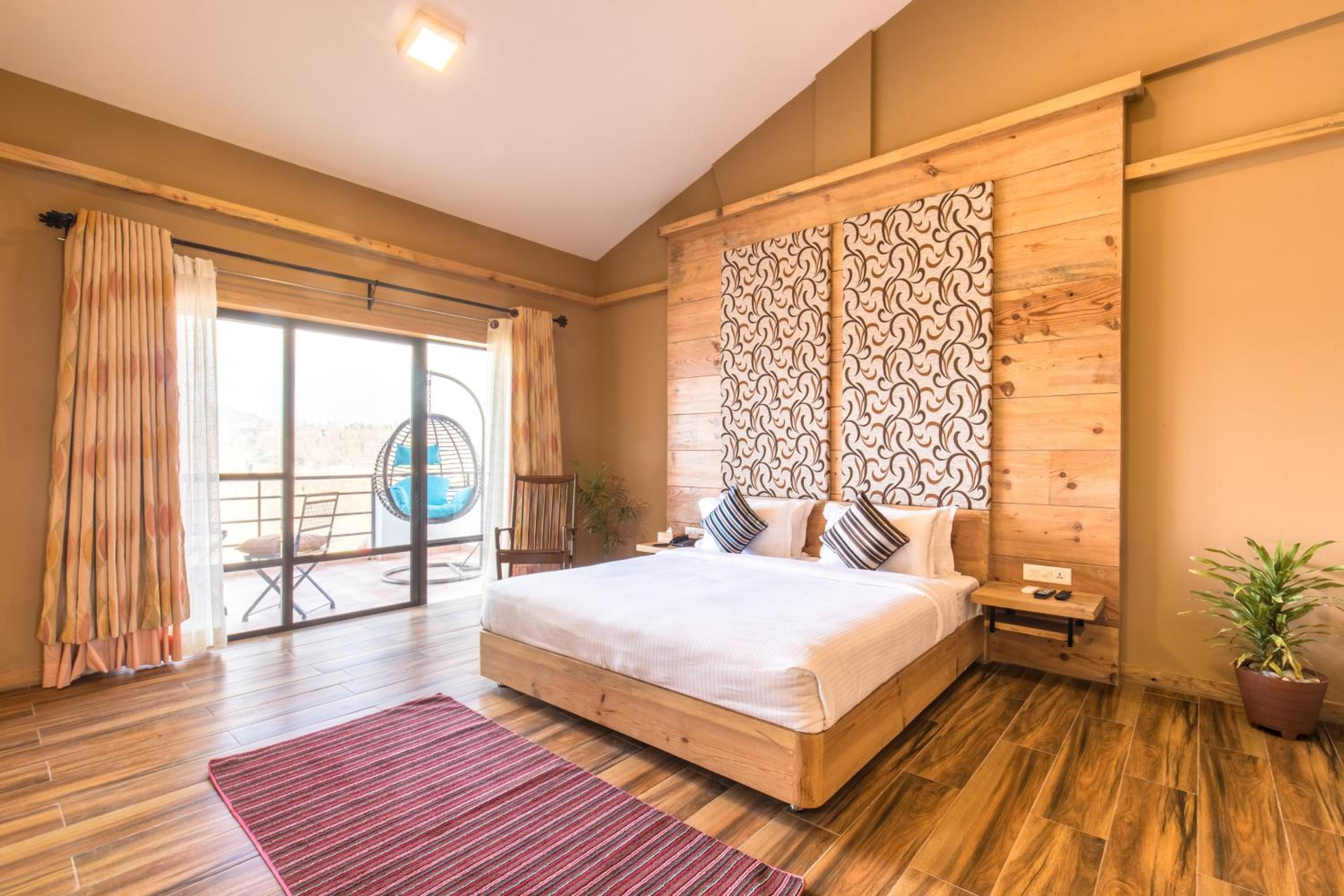 Suite with Mountain View - Photo 8