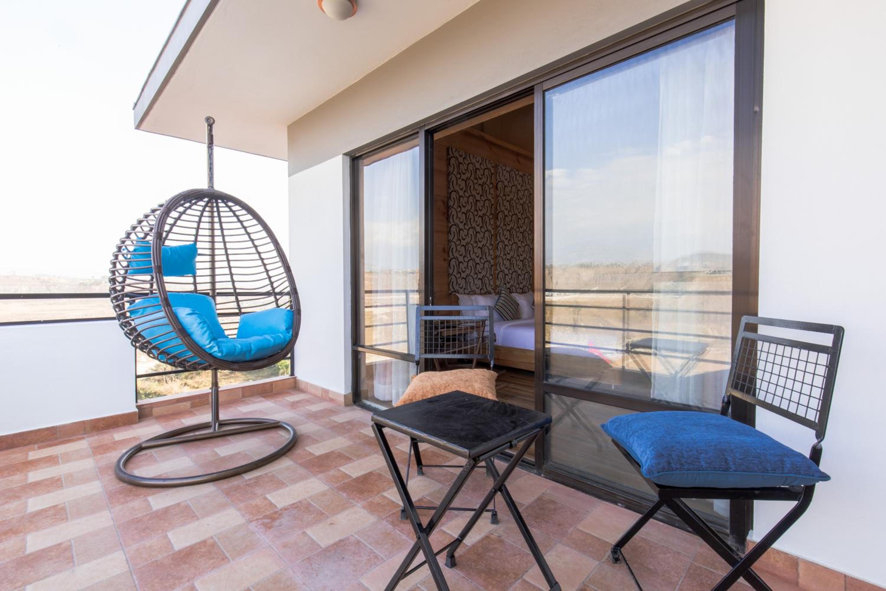 Suite with Mountain View - Photo 3