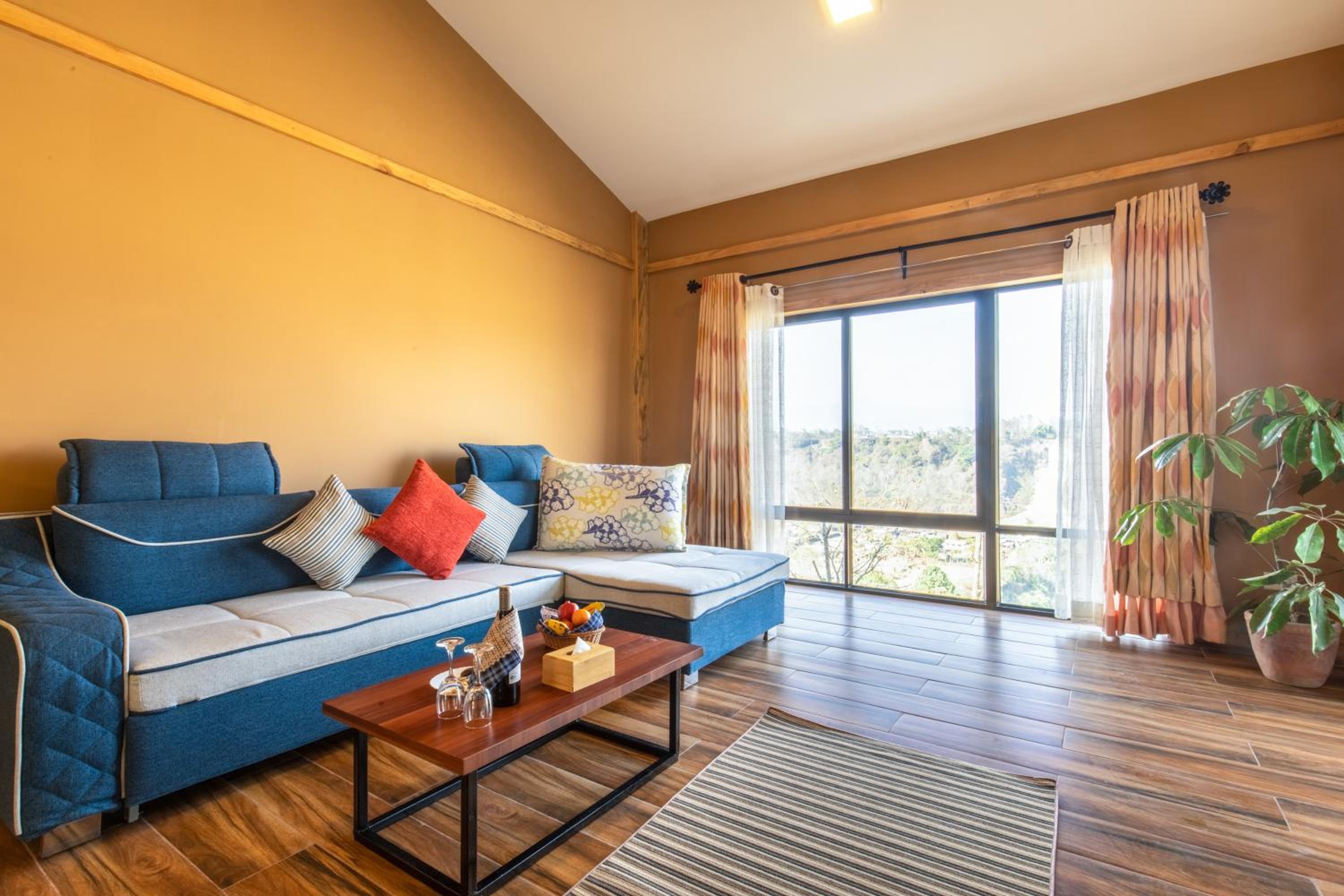 Suite with Mountain View - Photo 7