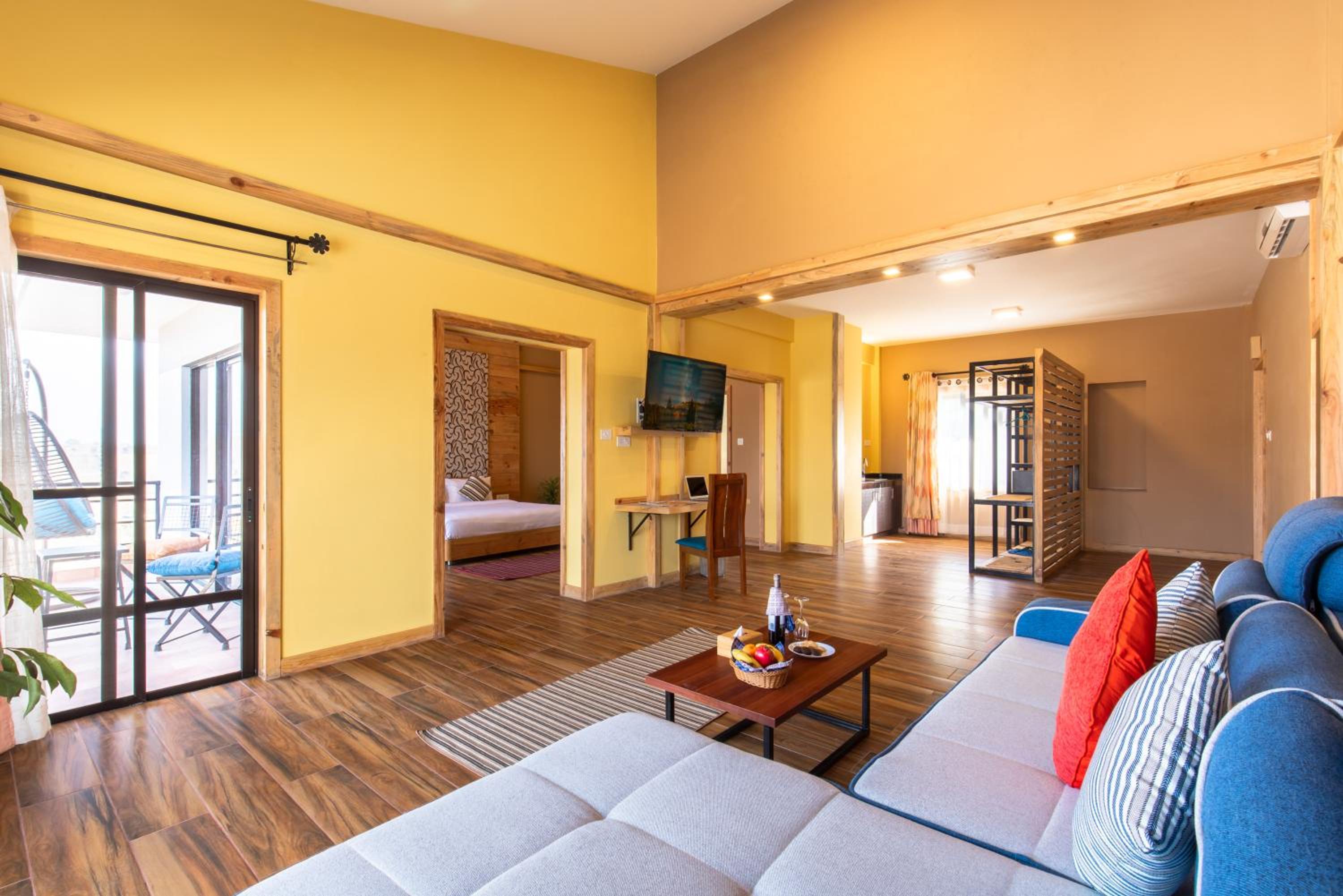 Suite with Mountain View - Photo 15