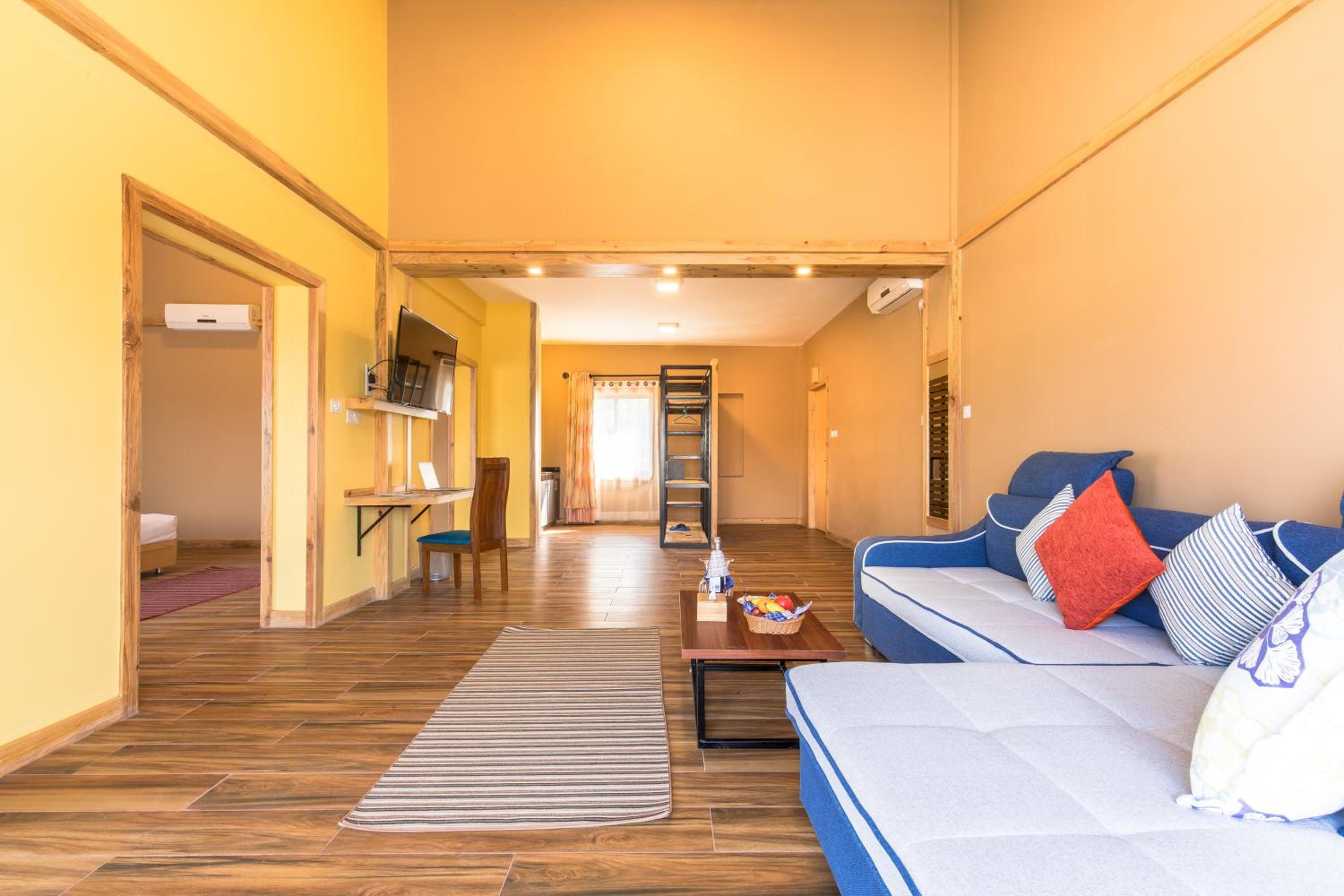 Suite with Mountain View - Photo 4
