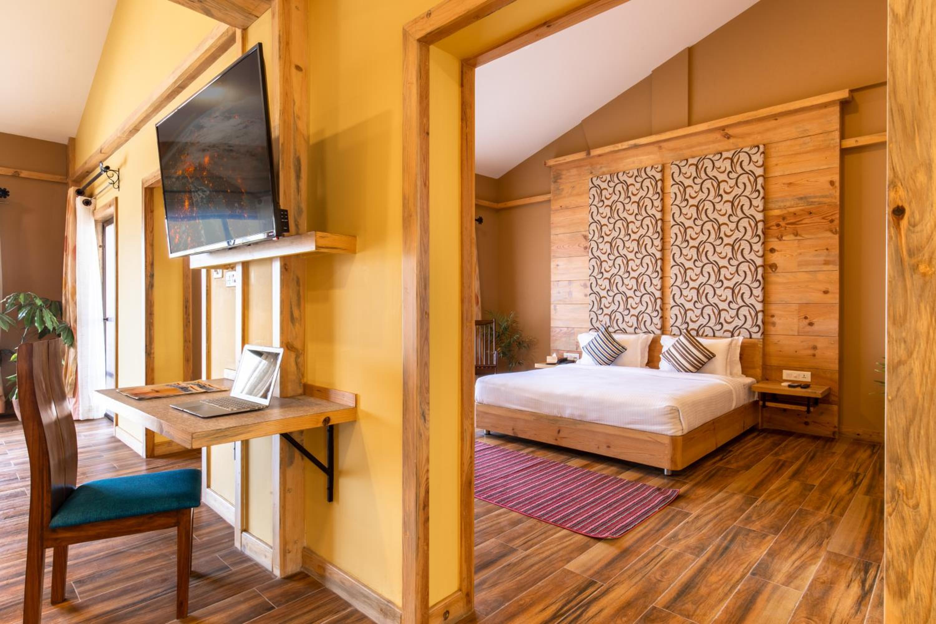 Suite with Mountain View - Photo 6