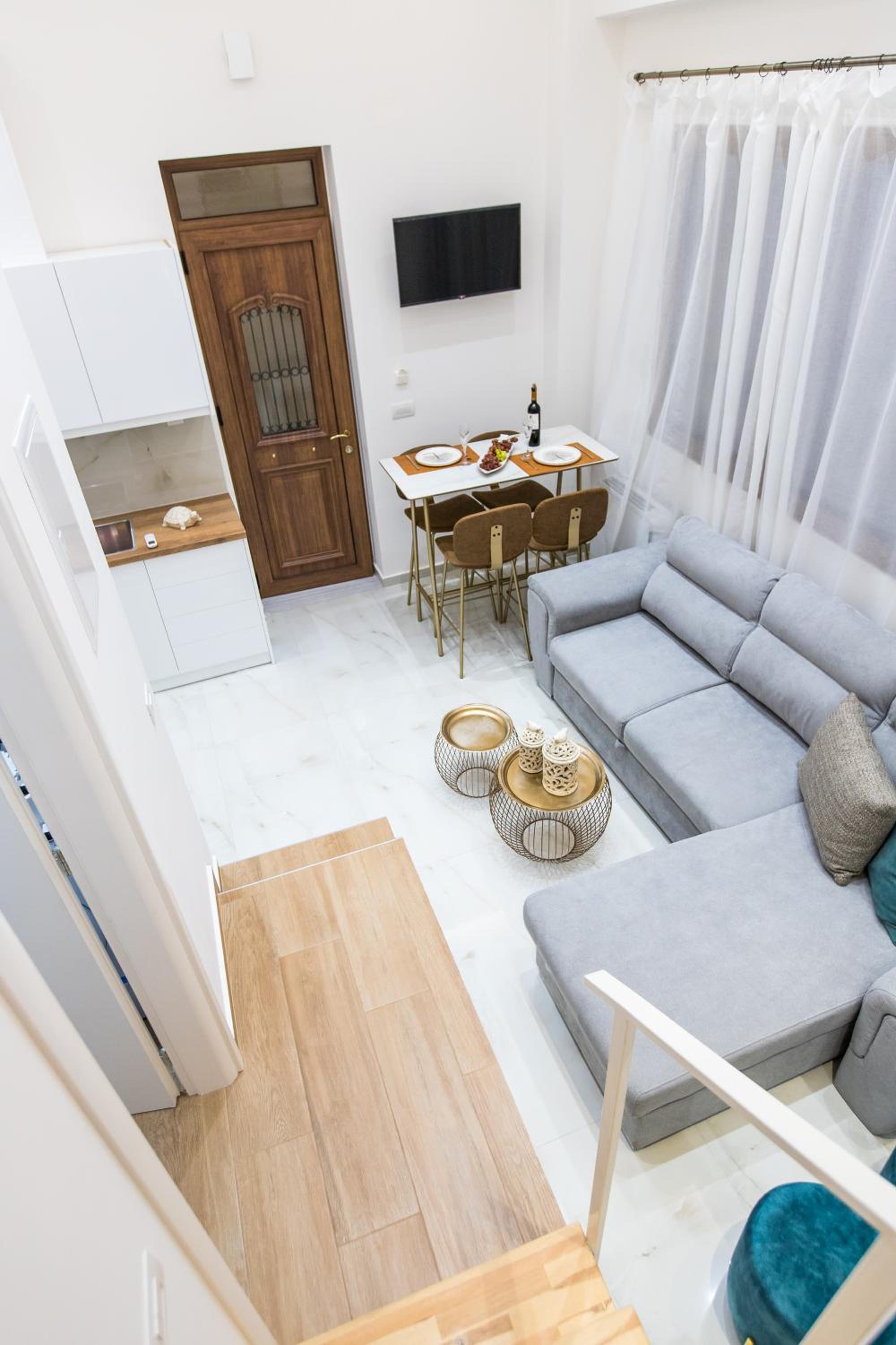 One-Bedroom Apartment