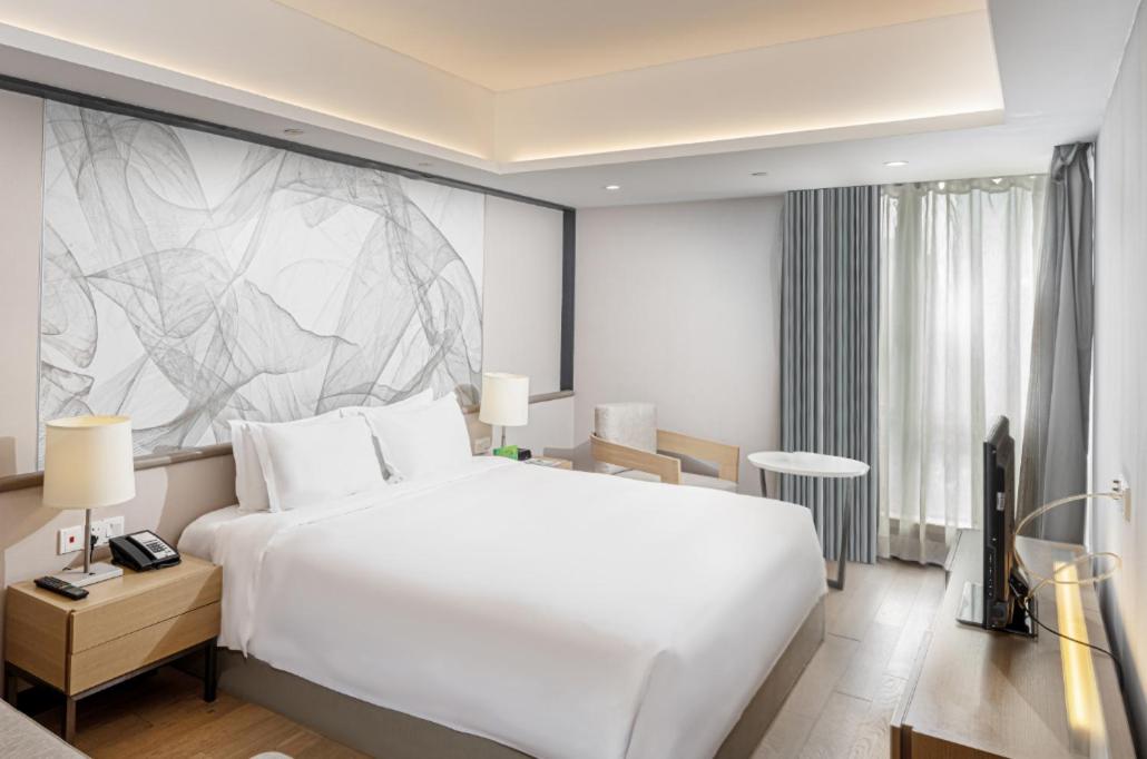 Two Bedroom Deluxe Suite thumbnail 6