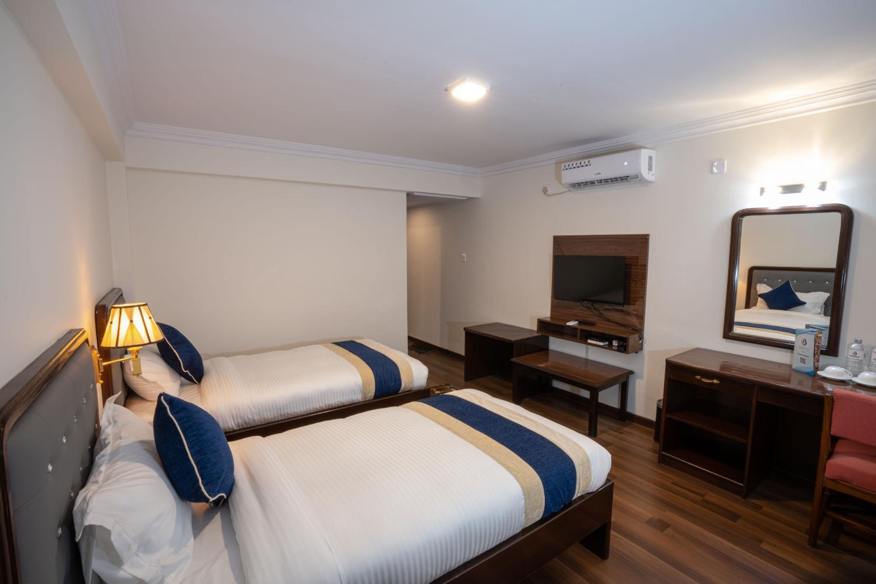 Deluxe Twin Room - Photo 8