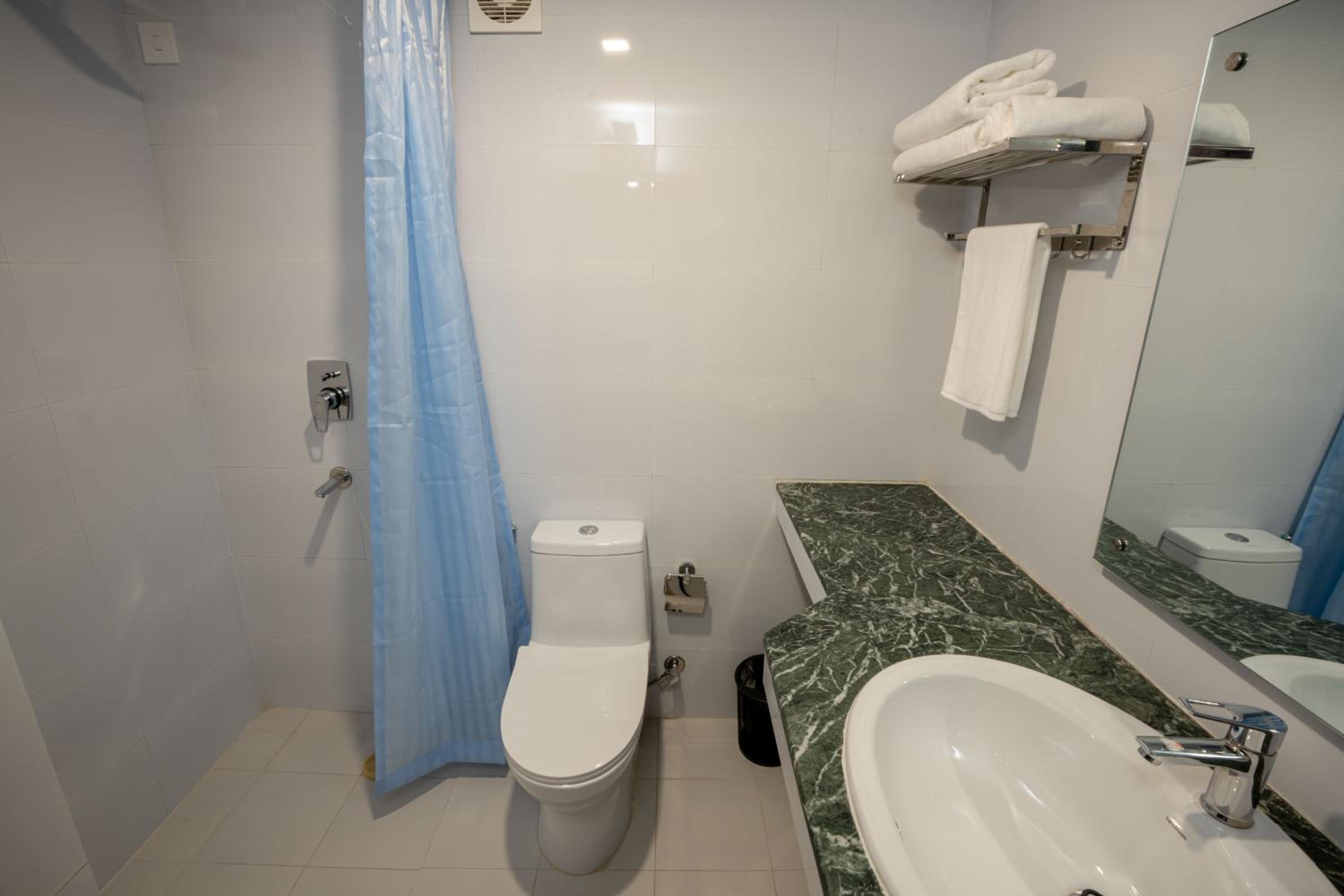 Deluxe Double Room - Photo 8