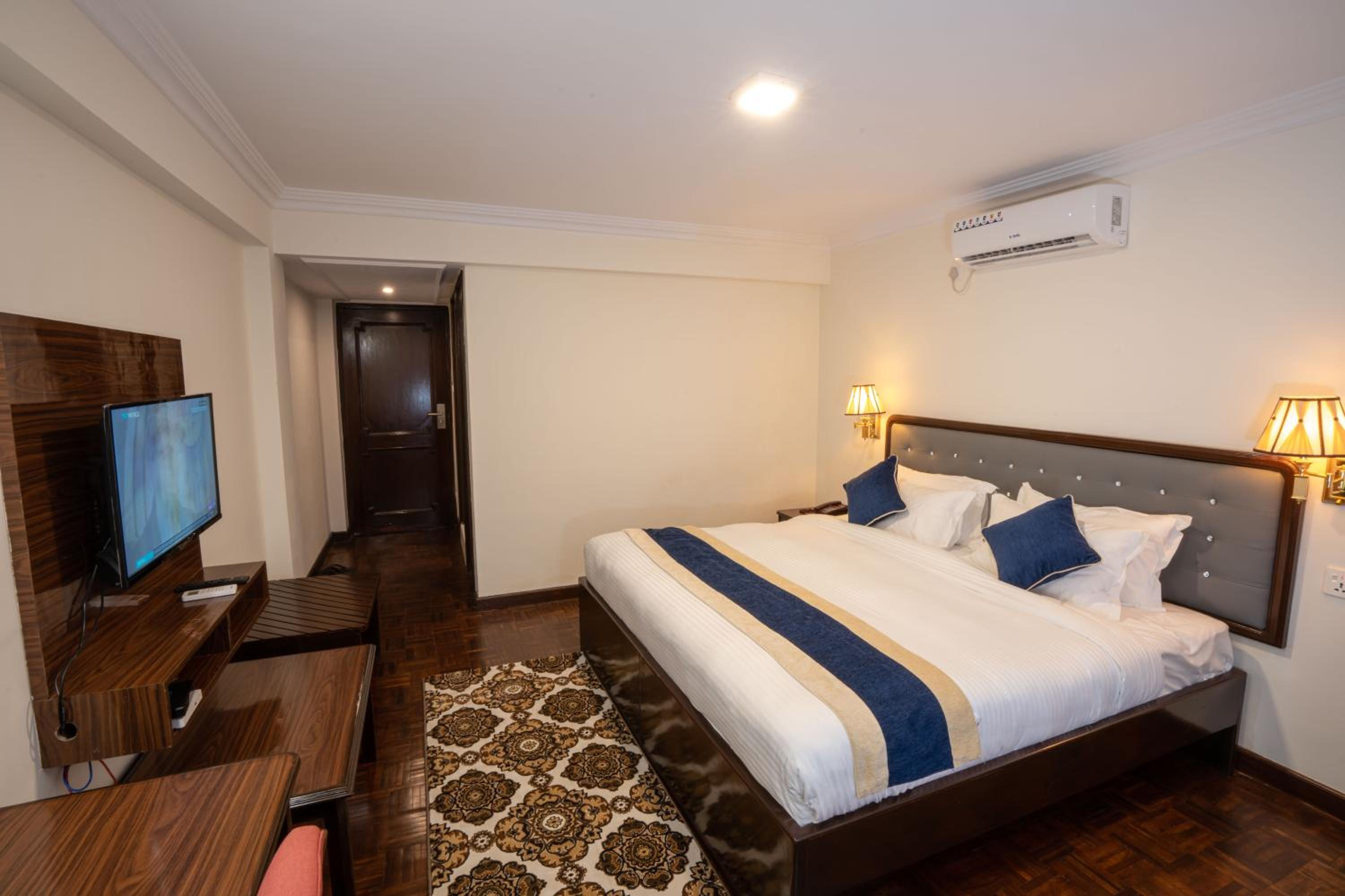 Deluxe Double Room - Photo 14