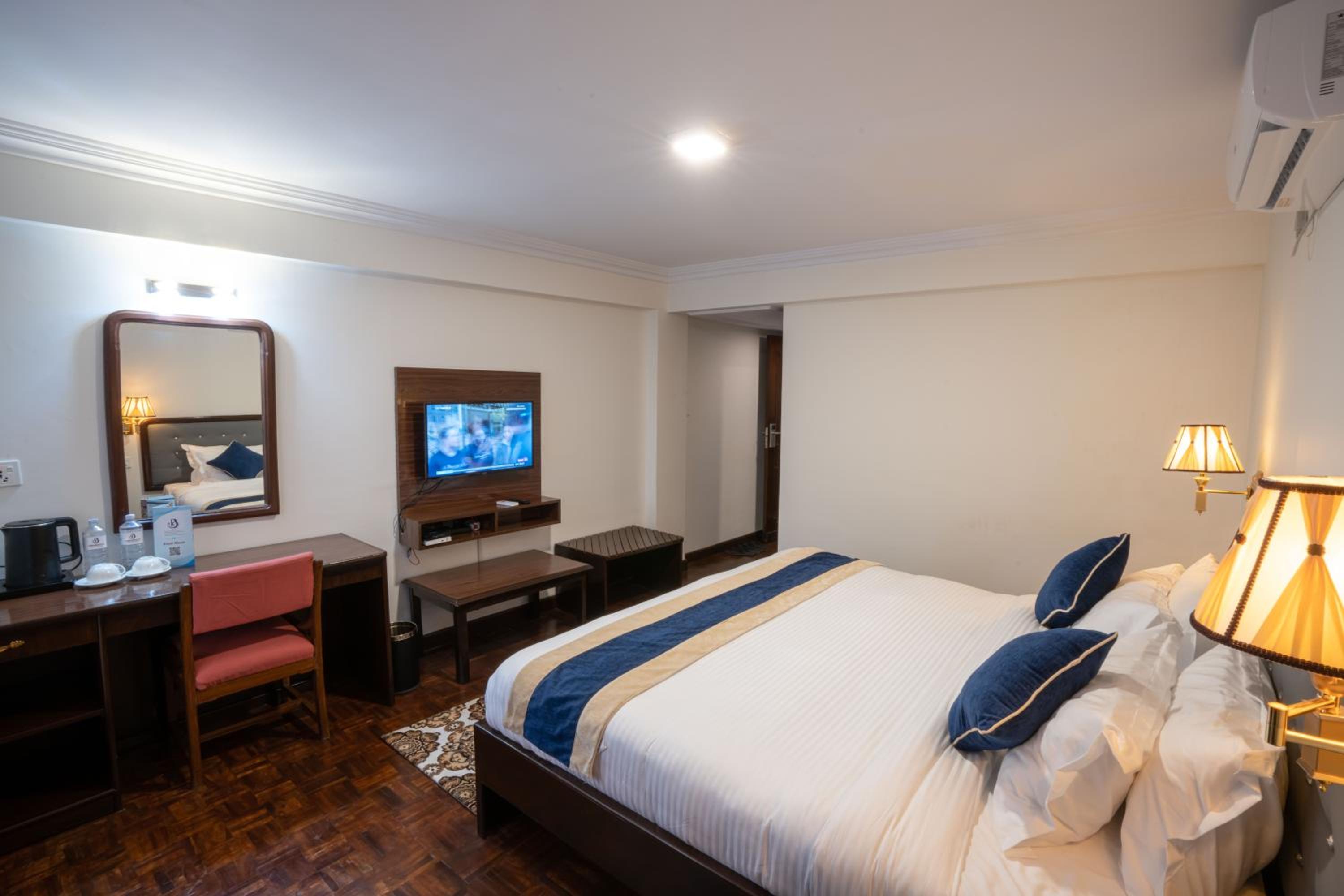 Deluxe Double Room - Photo 9