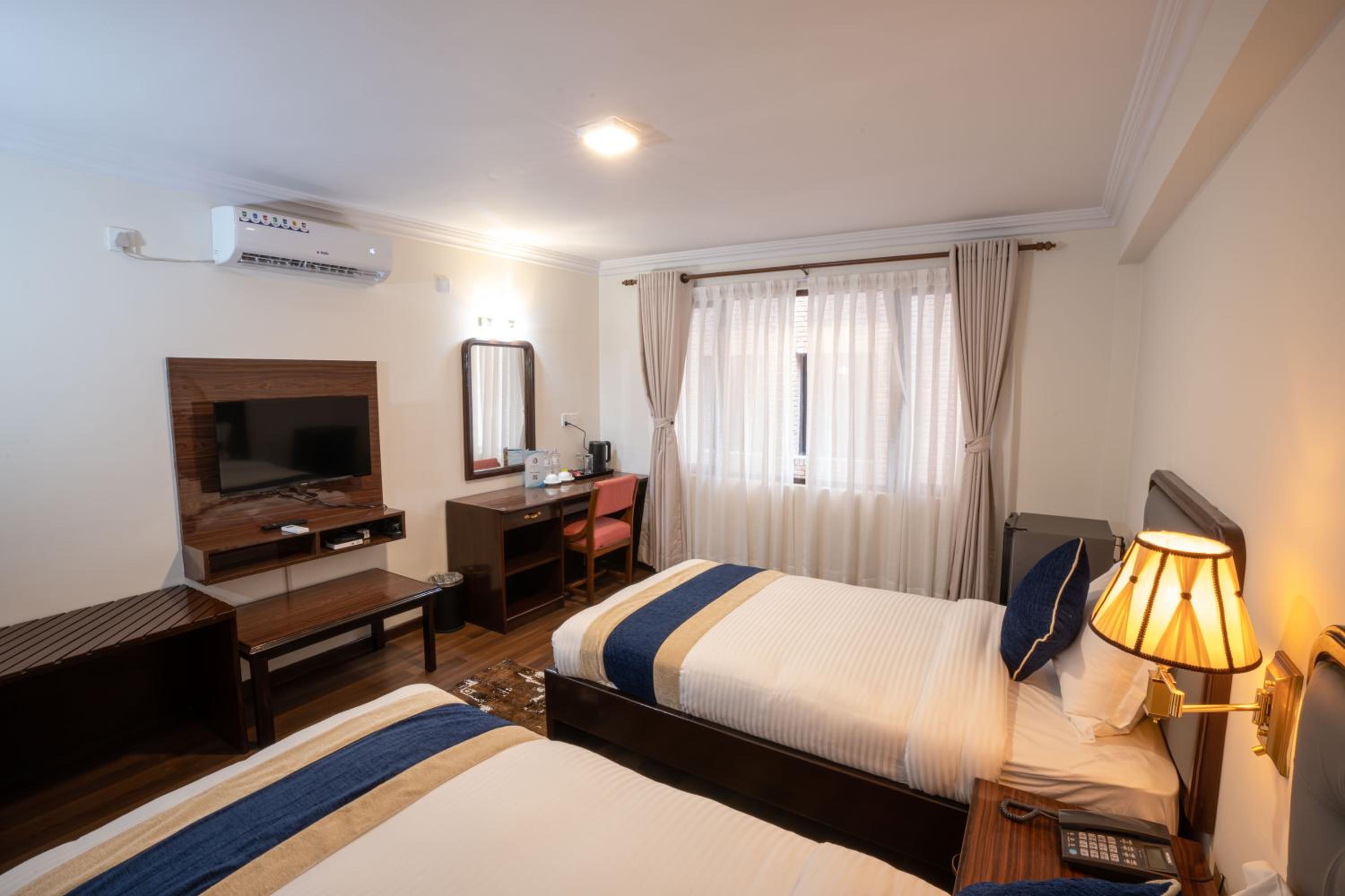 Deluxe Twin Room - Photo 11