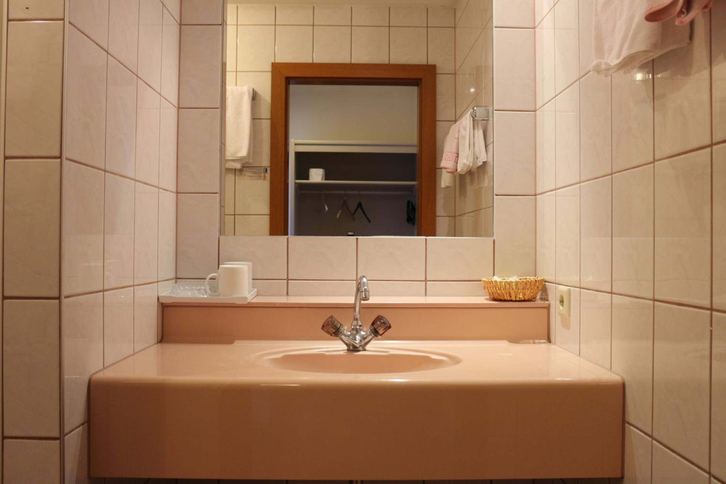 Double or Twin Room - Photo 4