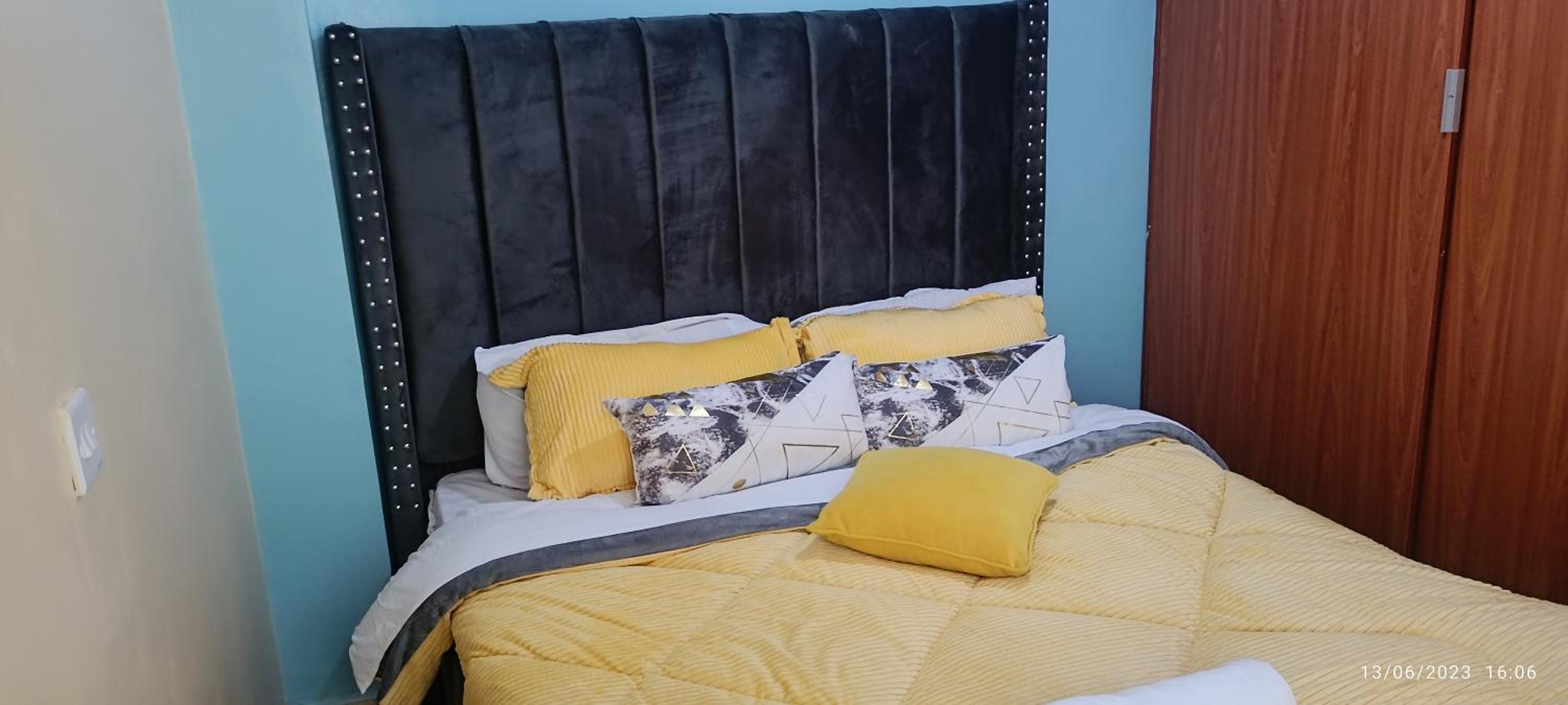 Two-Bedroom Deluxe Apartment with Balcony photo 1
