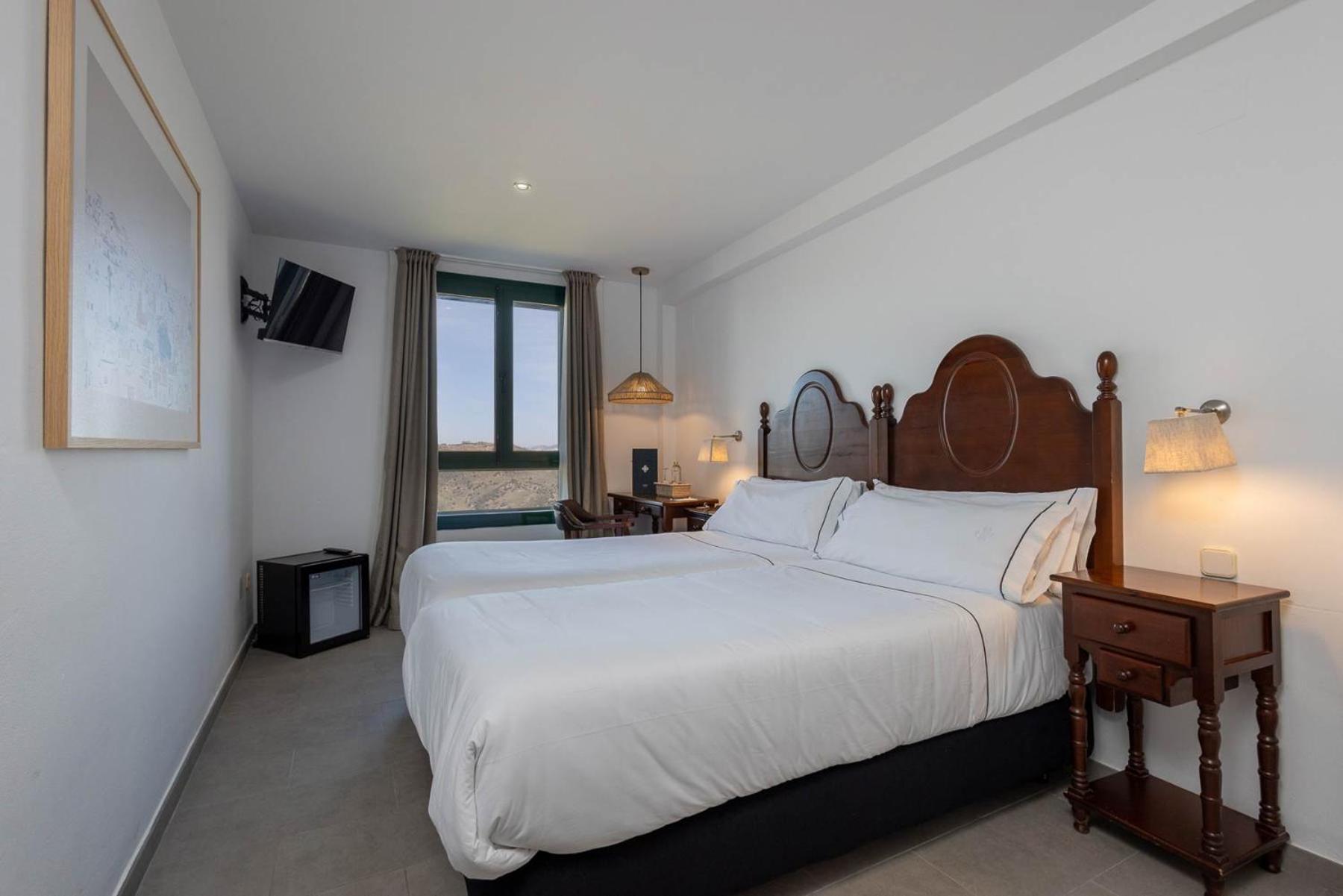 Twin Room - Photo 2