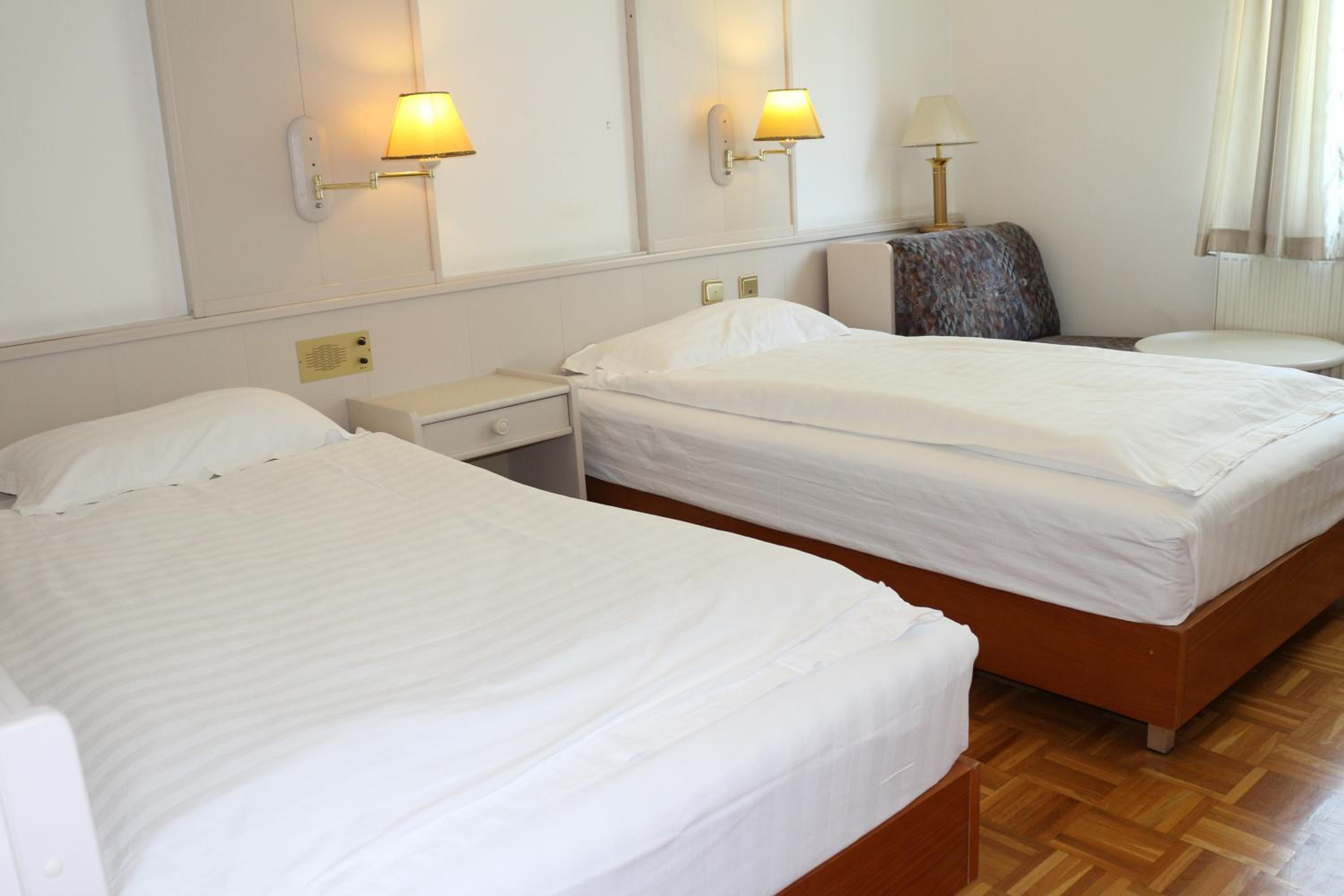 Double or Twin Room - Photo 2