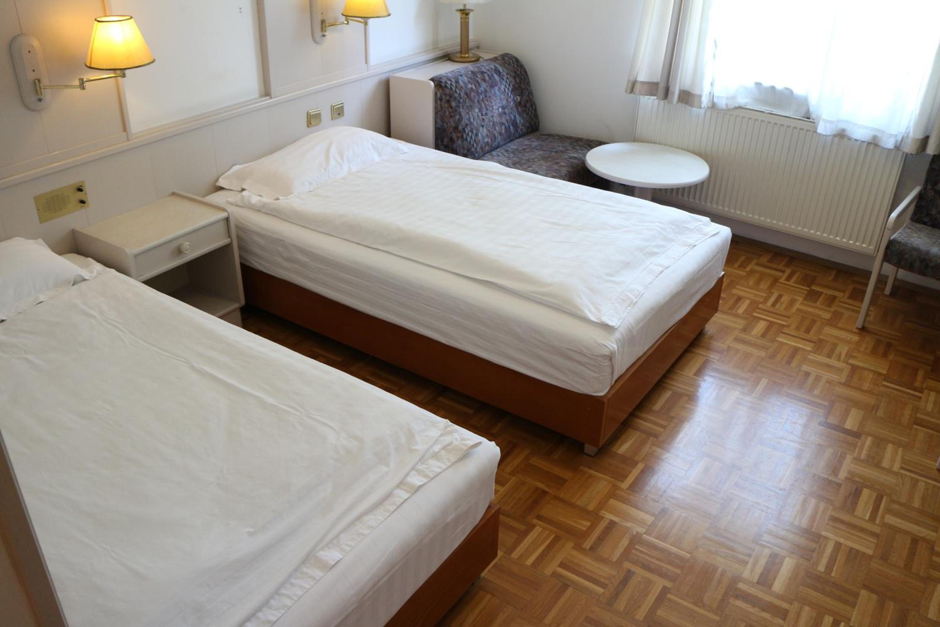 Double or Twin Room - Photo 3