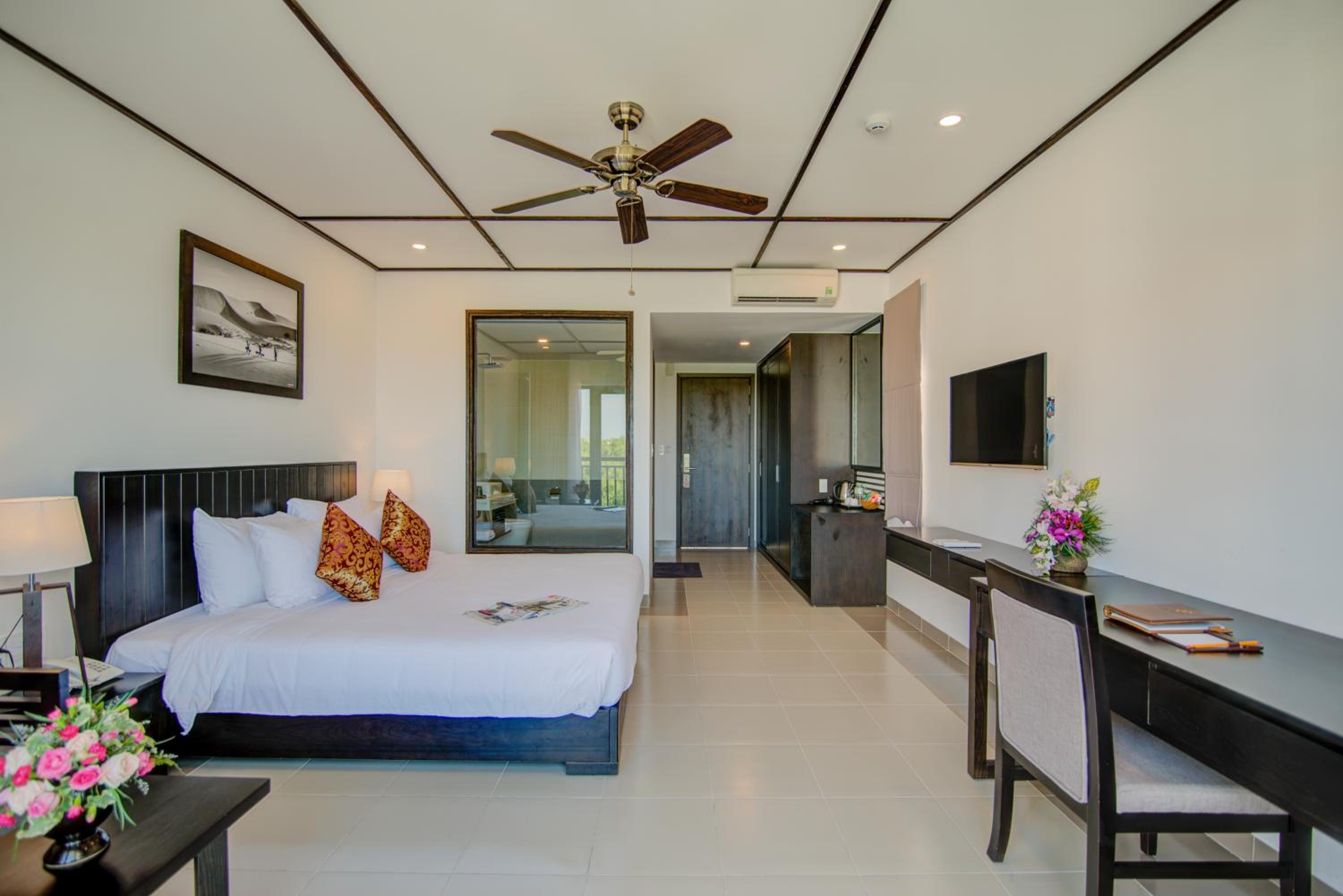 Deluxe Double Room with Balcony and City View