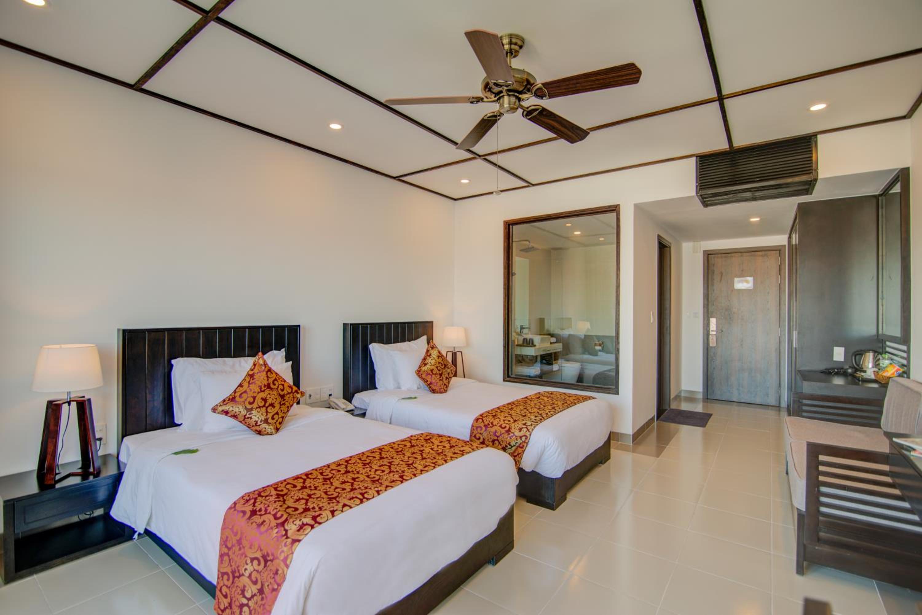 Deluxe Twin Room with Balcony and City View