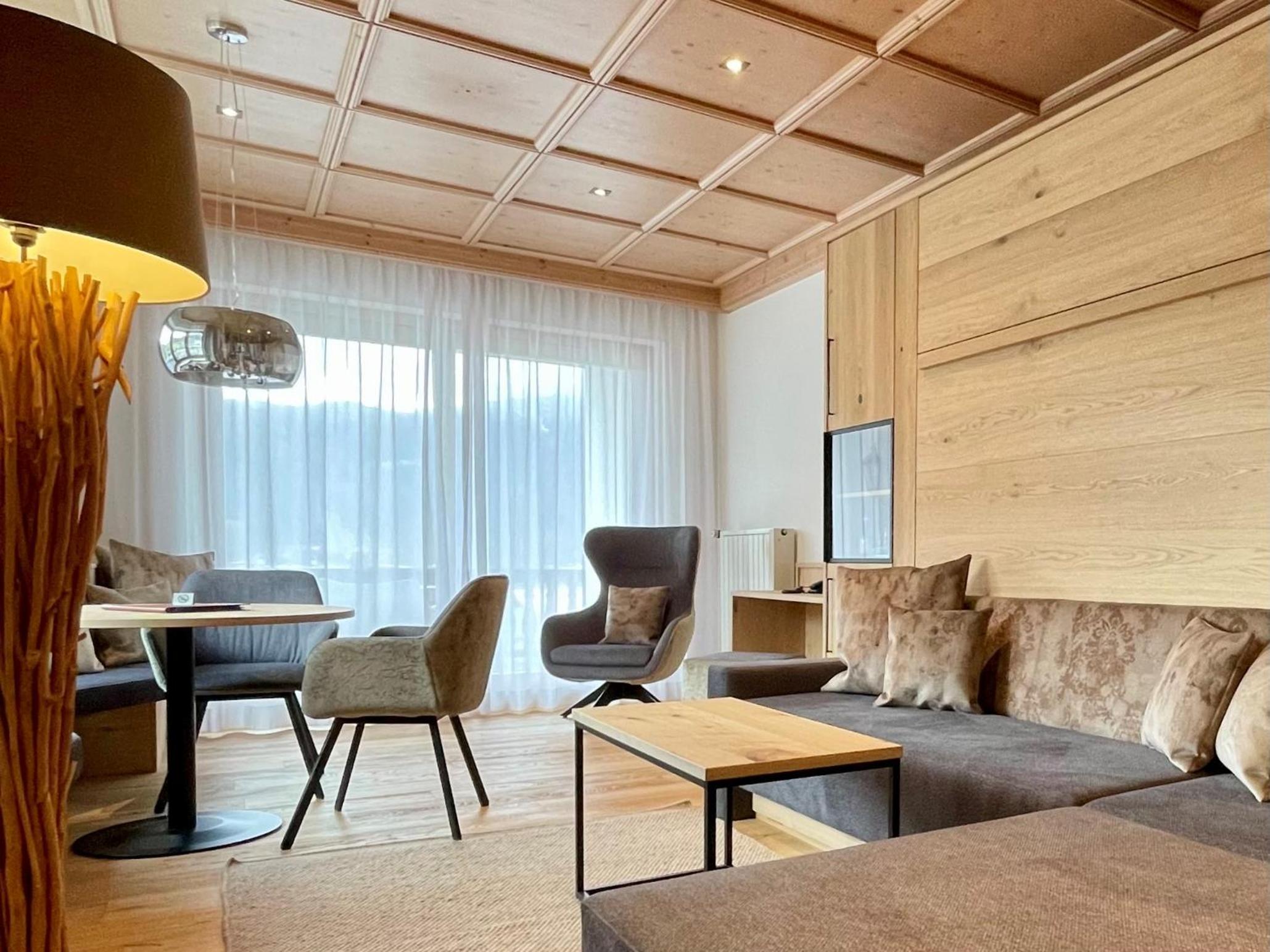 Executive Suite - Photo 1