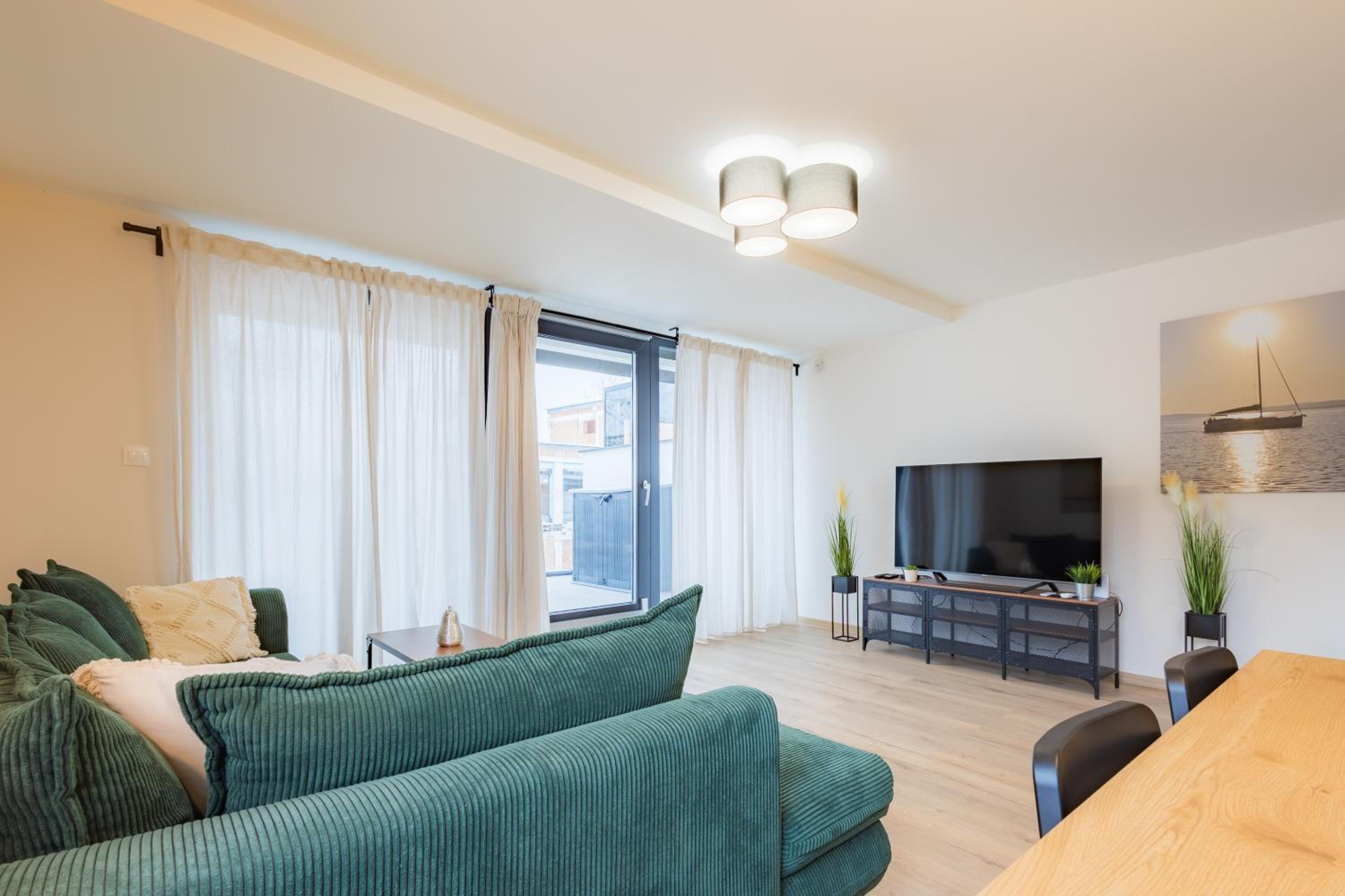 One-Bedroom Apartment with Lake View photo 1