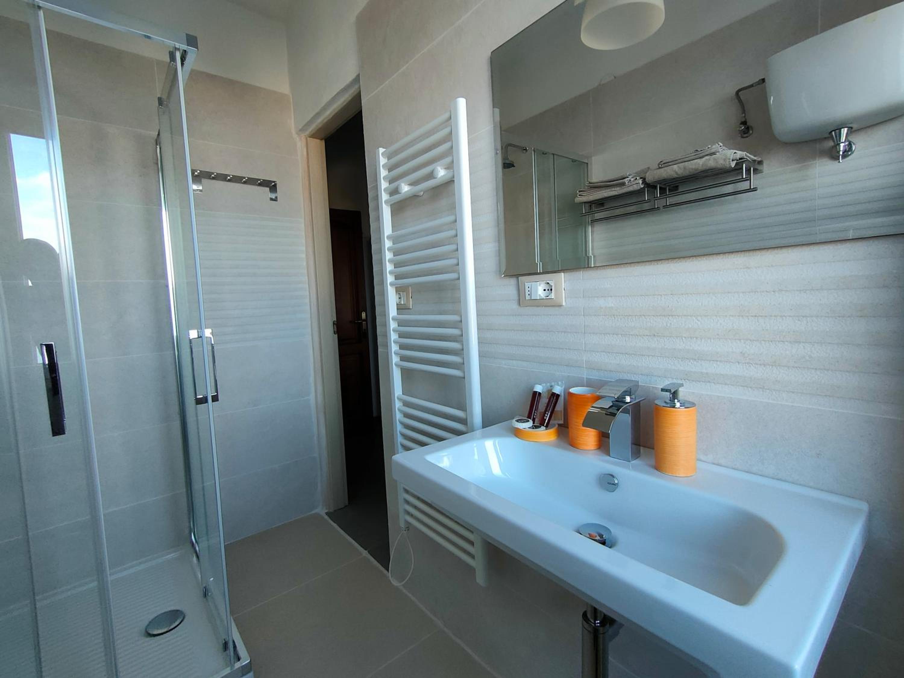 Double Room with Sea View - Photo 4