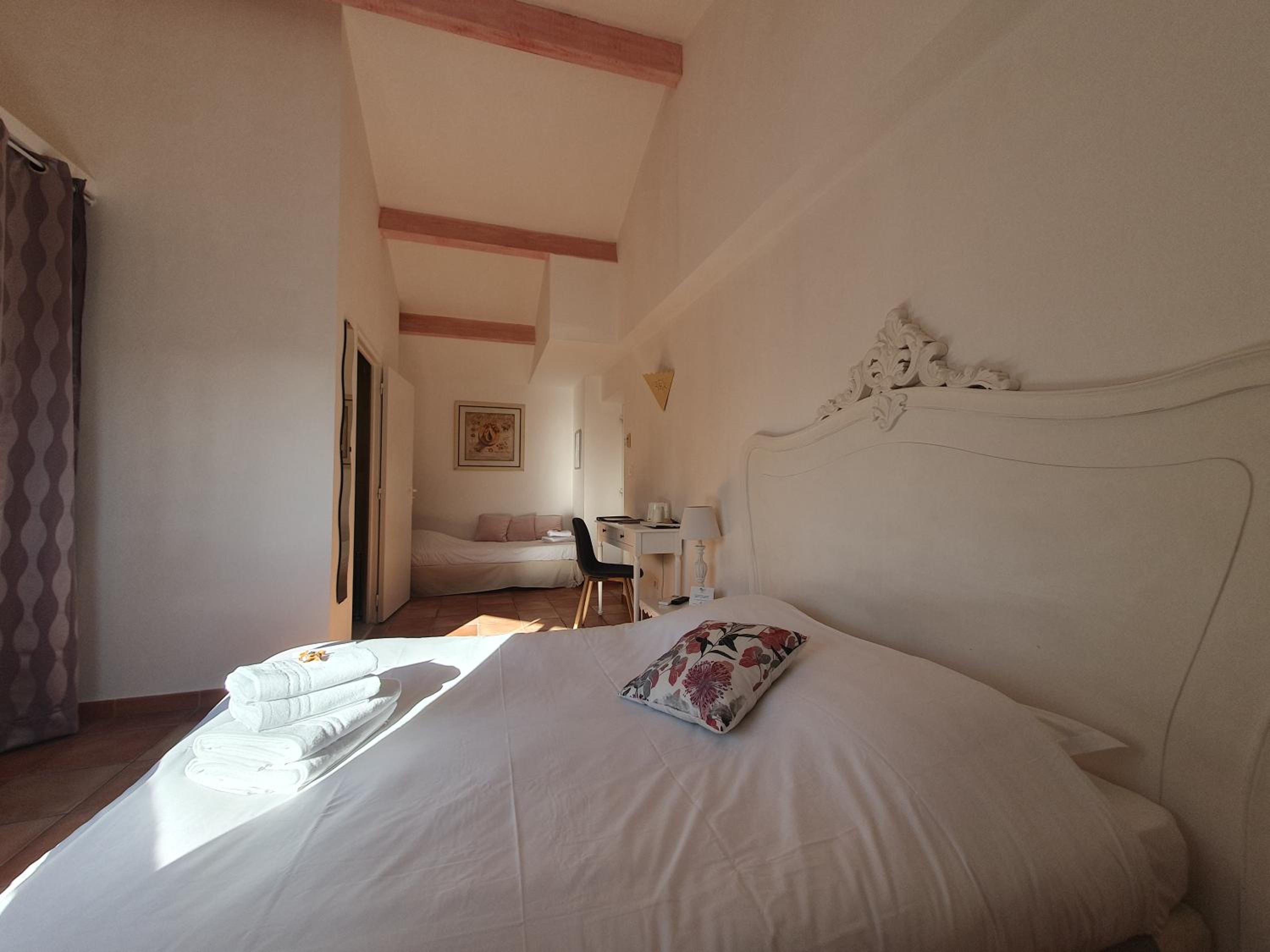 Triple Room with Sea View - Photo 4