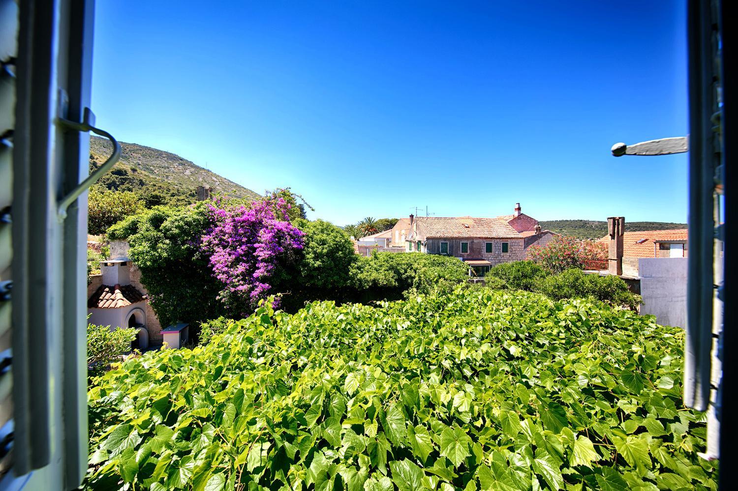 Three-Bedroom Villa photo 2