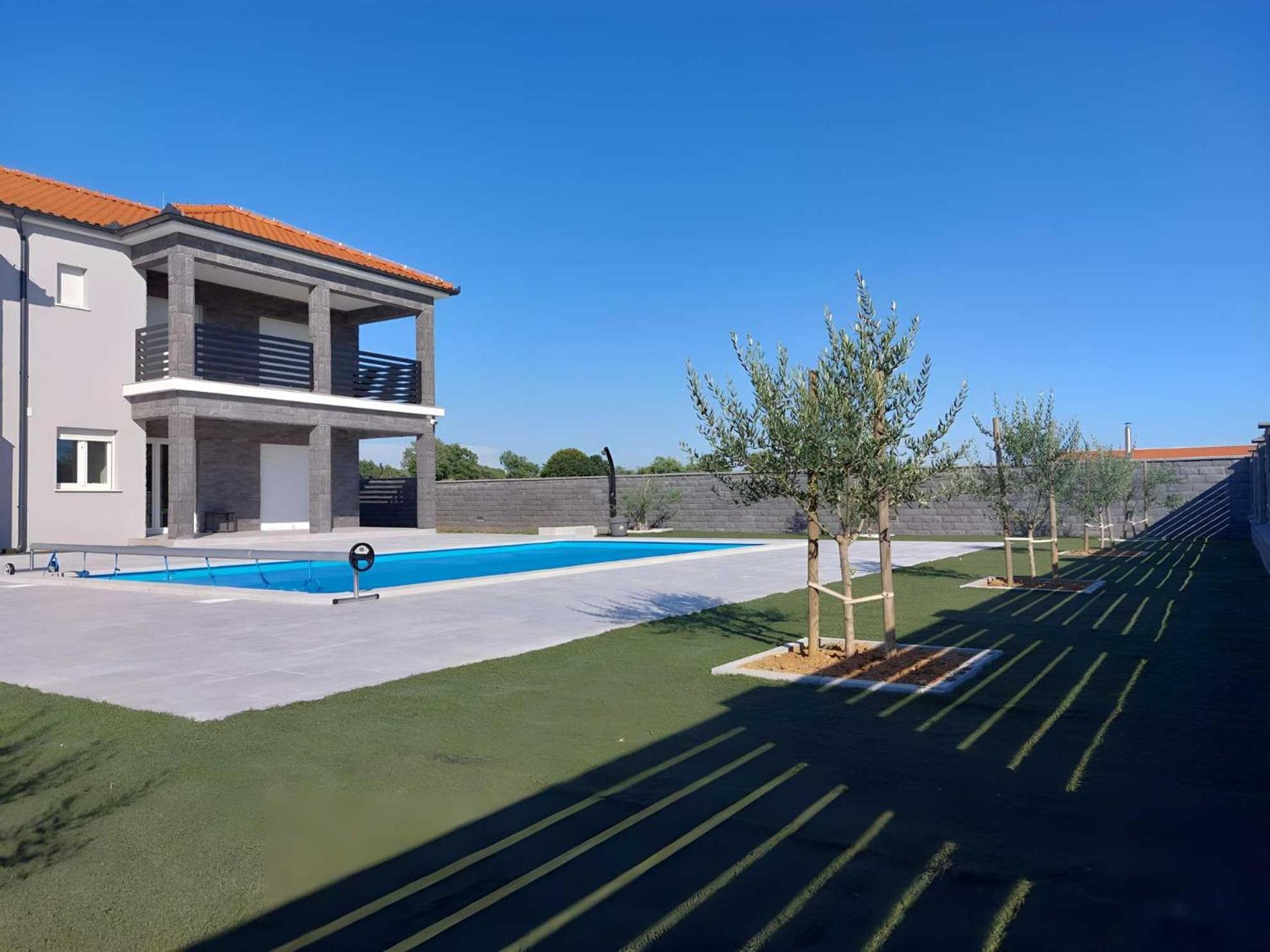 Villa photo 3