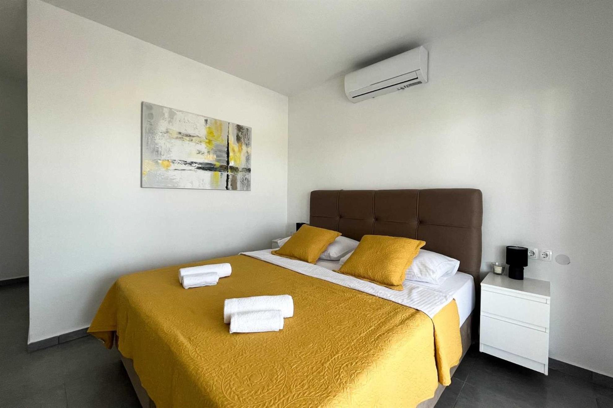 Villa photo 2