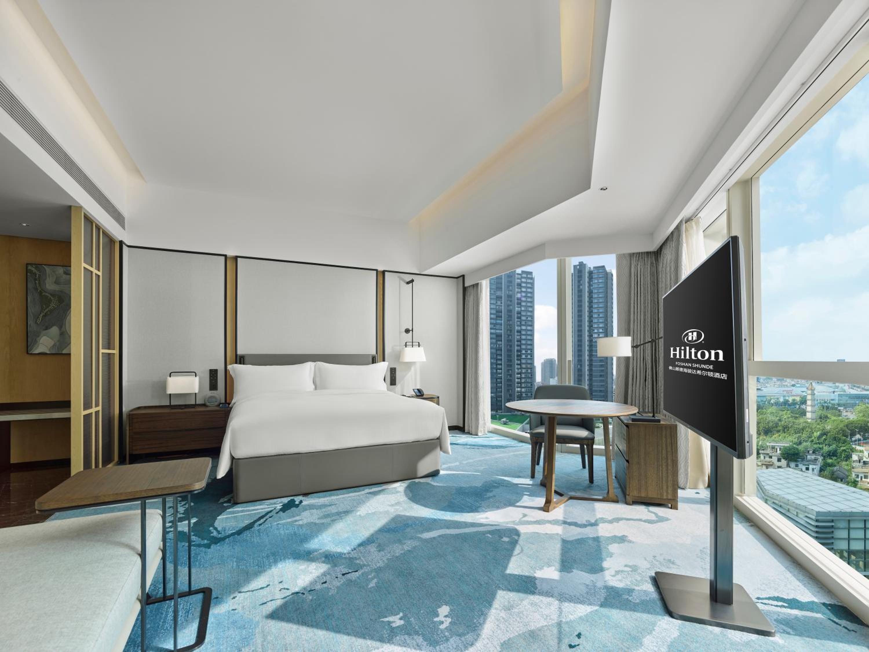 Deluxe King Room - Photo 4