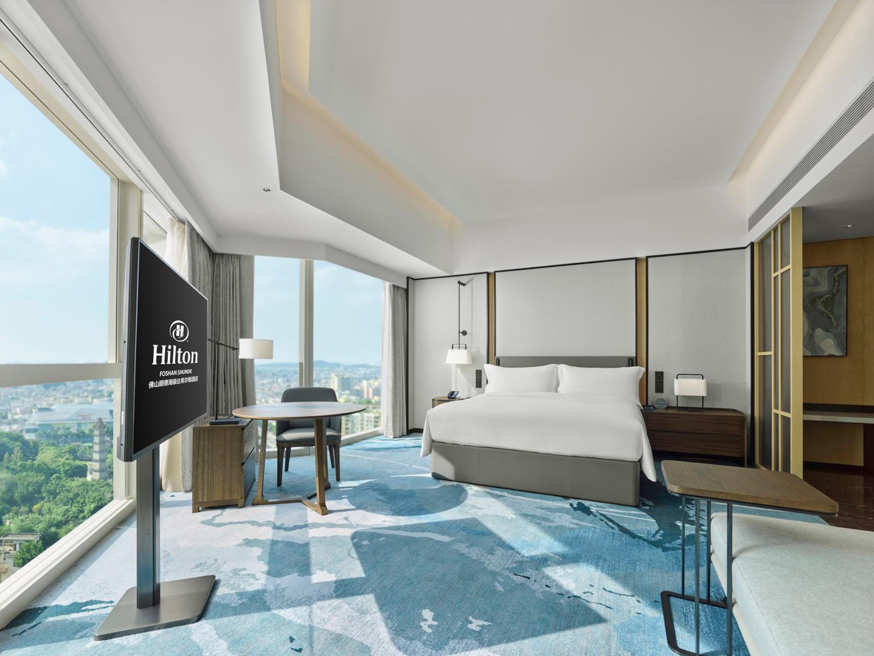 Deluxe King Room - Photo 1