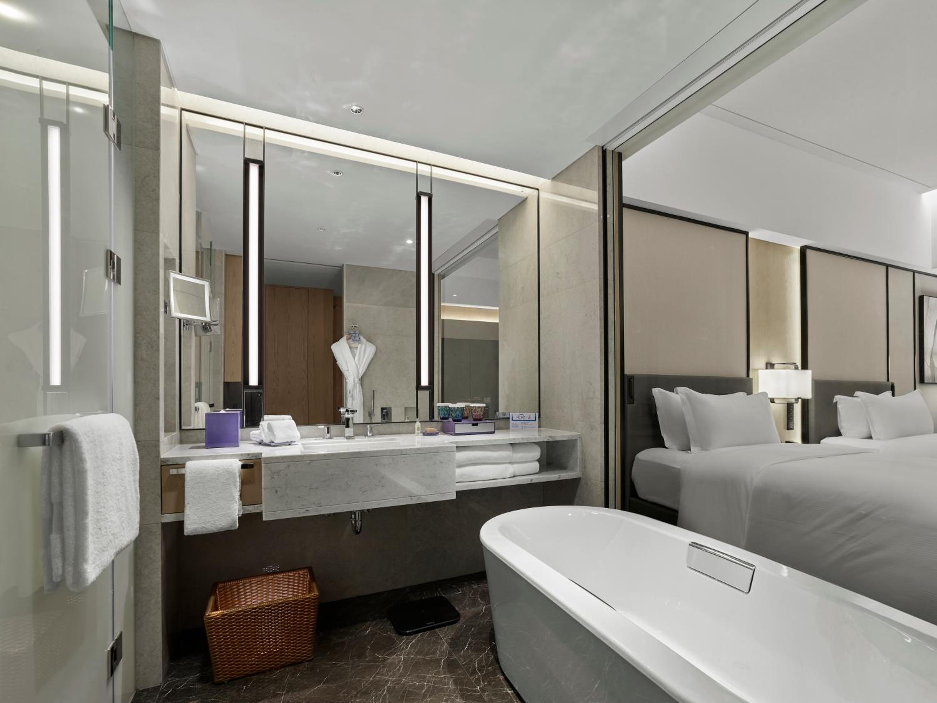 Deluxe Twin Room - Photo 2