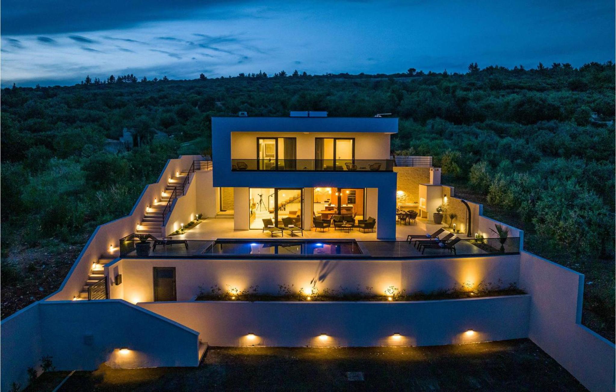 Villa photo 2