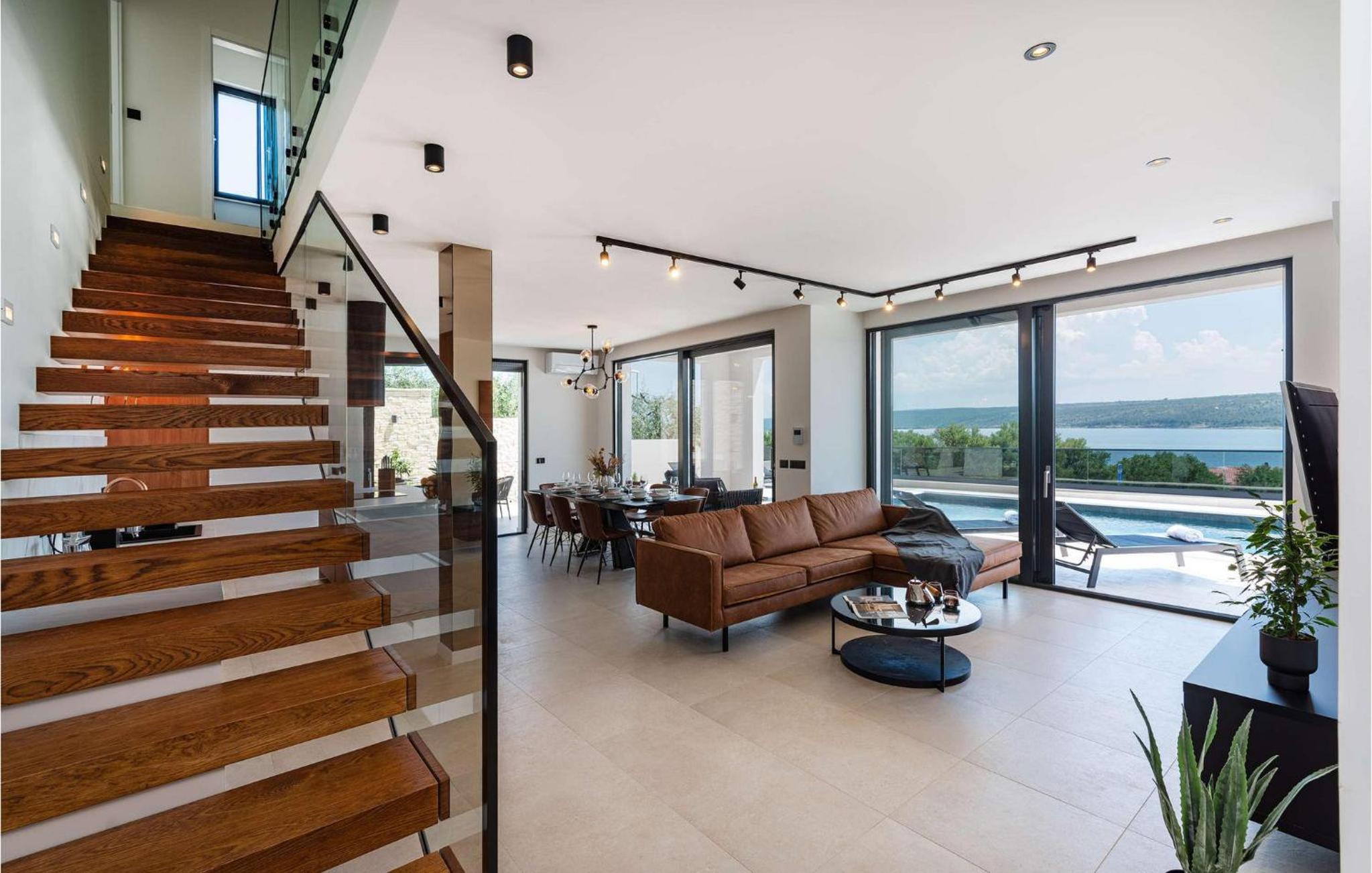Villa photo 1