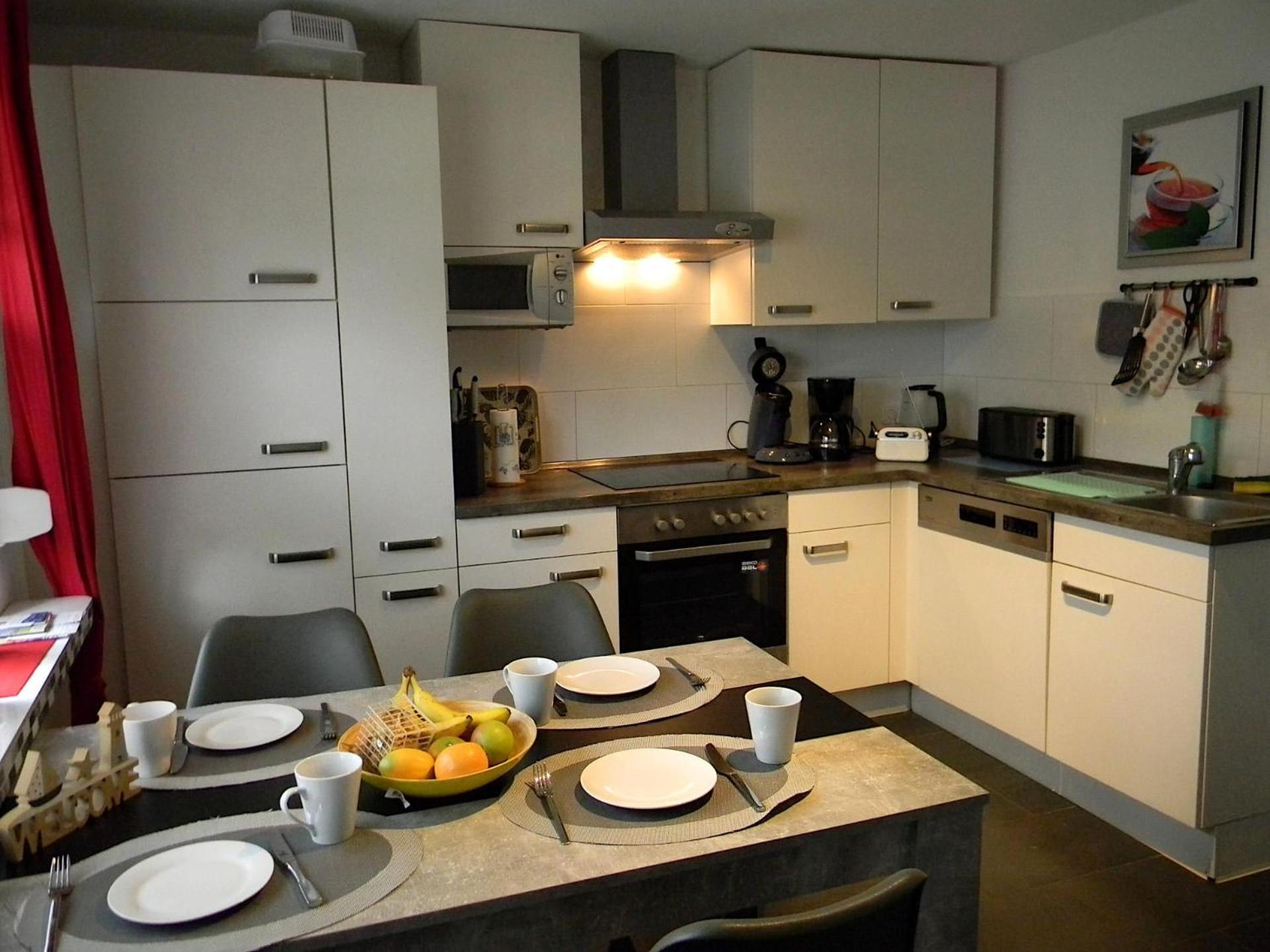 Four-Bedroom House photo 3