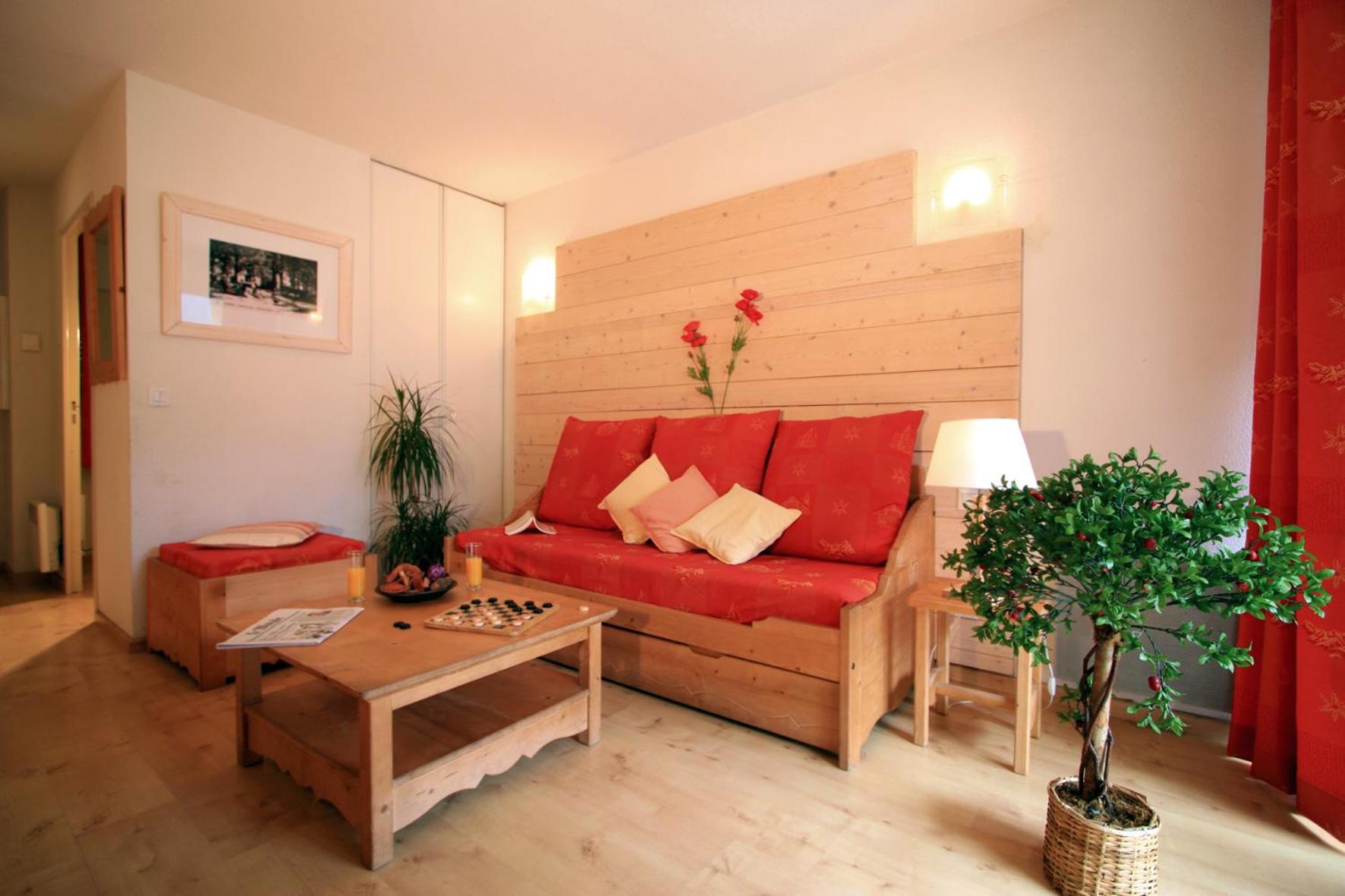 One-Bedroom Apartment with Alcove (6 Adults) photo 1