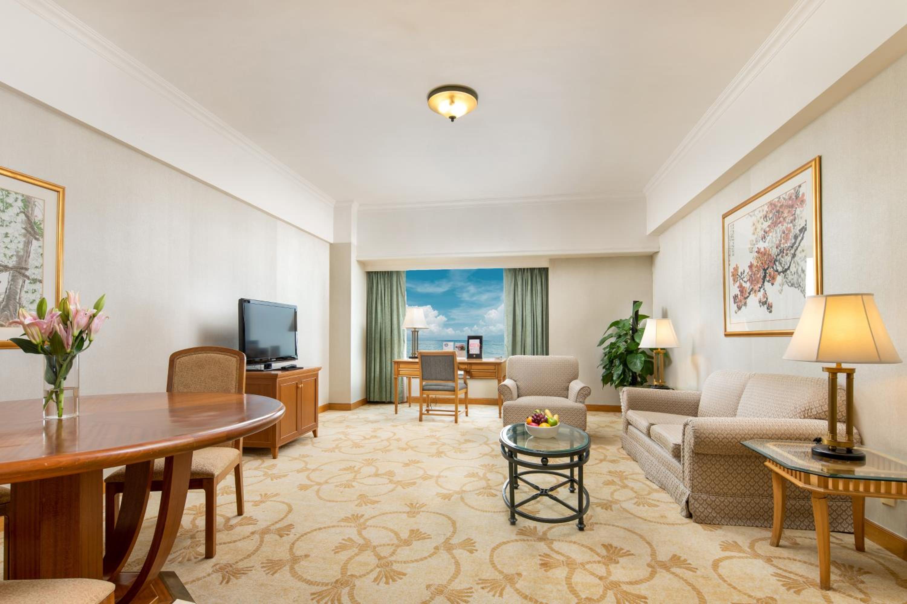 Executive Suite - Photo 1