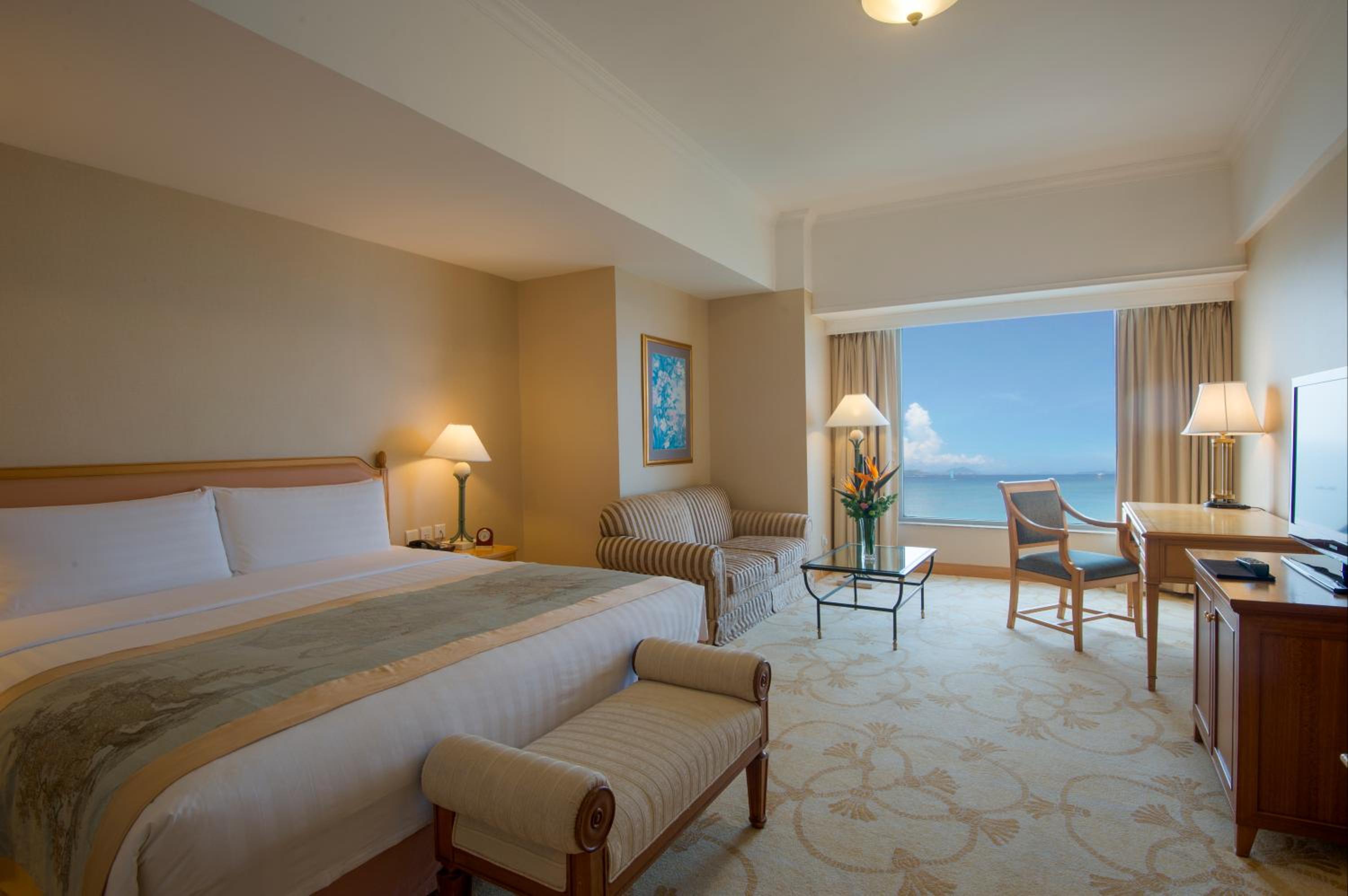 Executive Suite - Photo 4