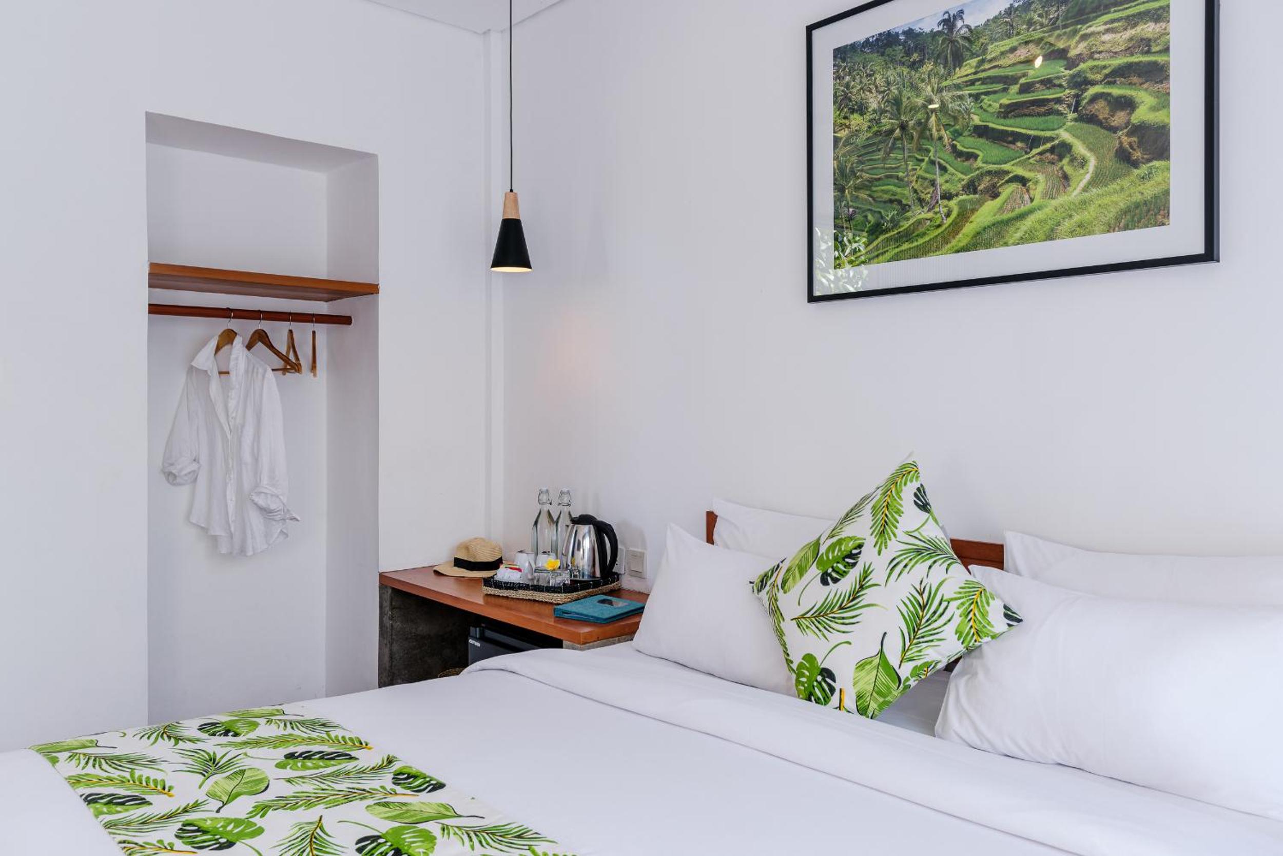 Double Room with Balcony - Photo 10