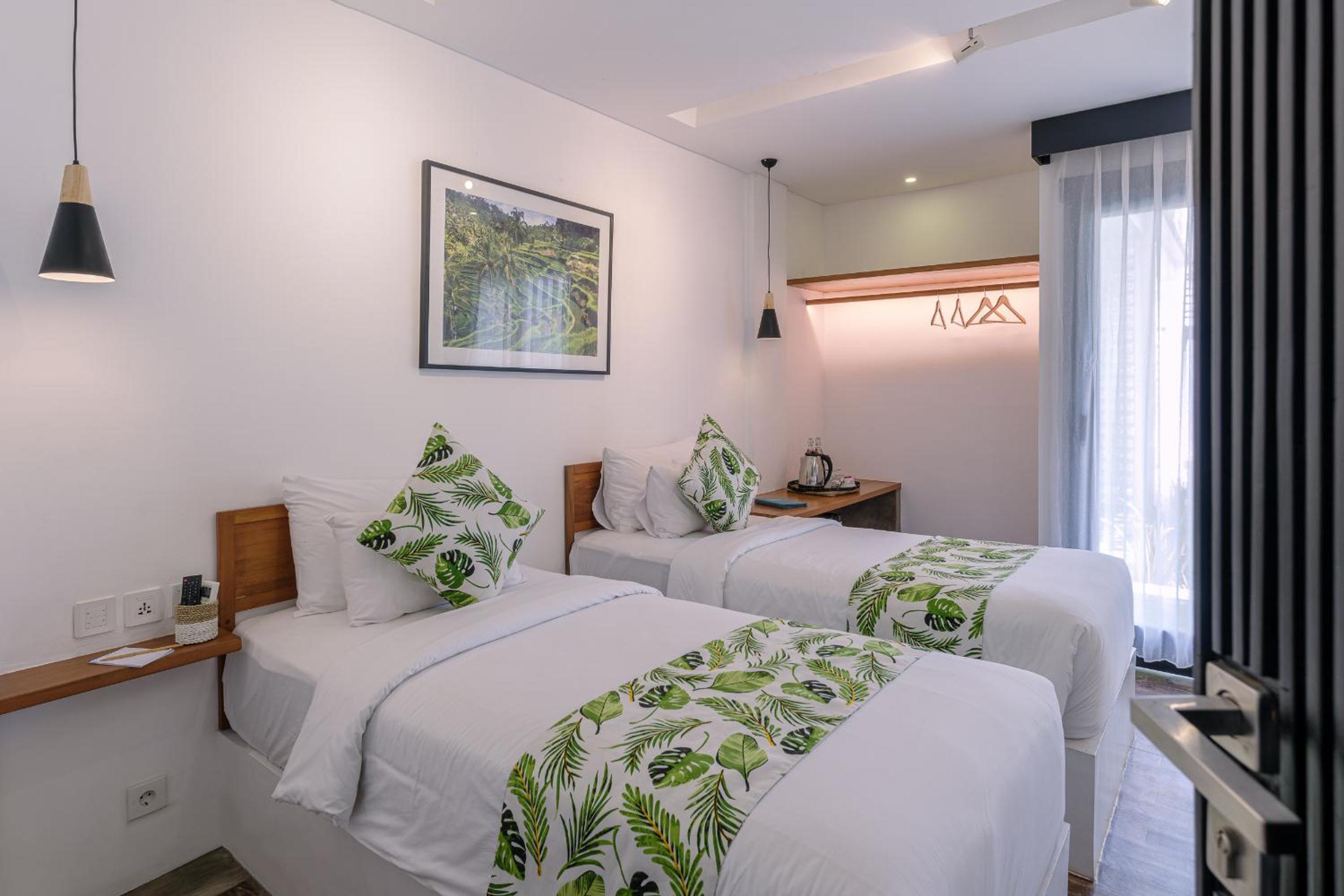 Twin Room with Pool View - Photo 1