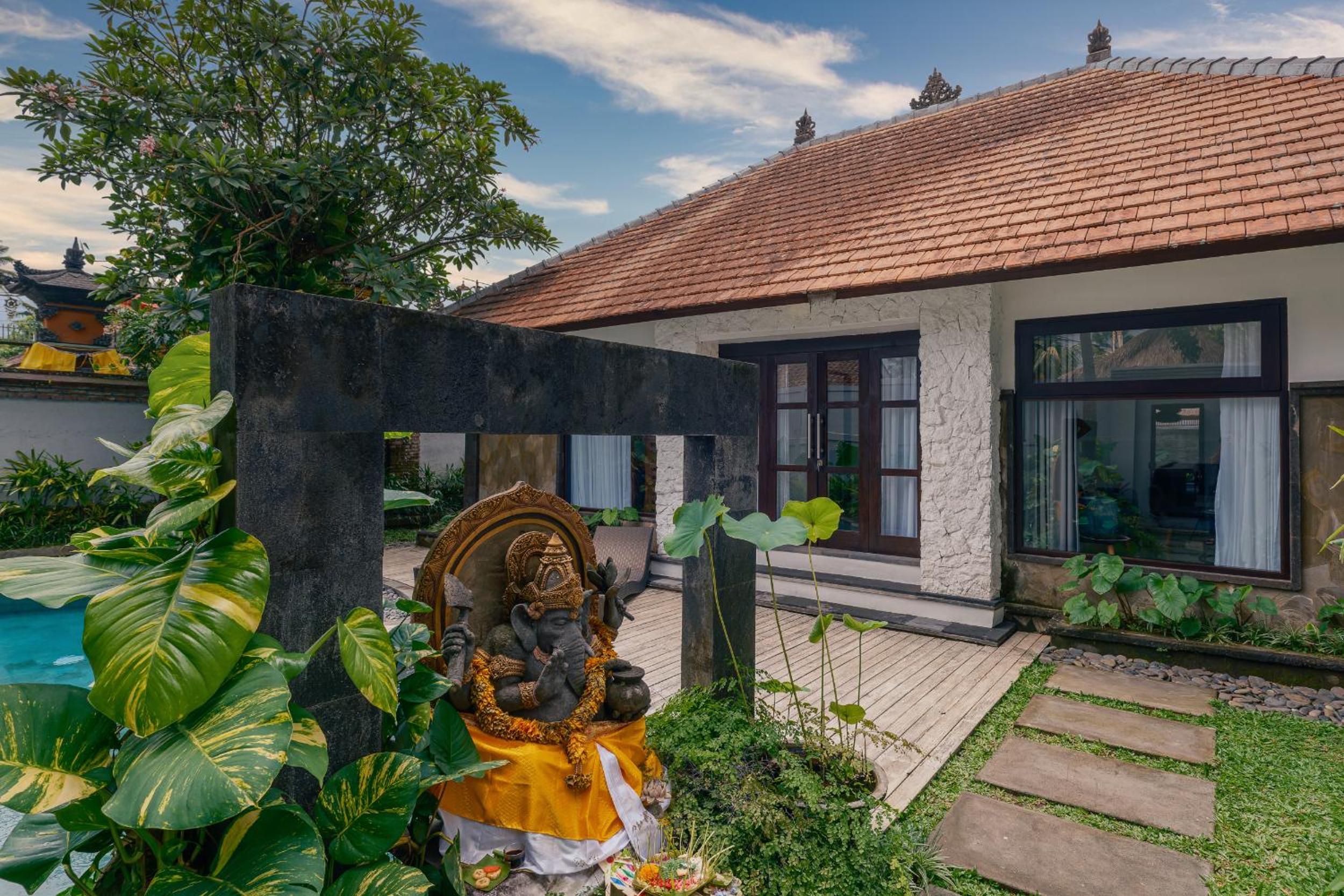 Villa with Private Pool - Photo 18