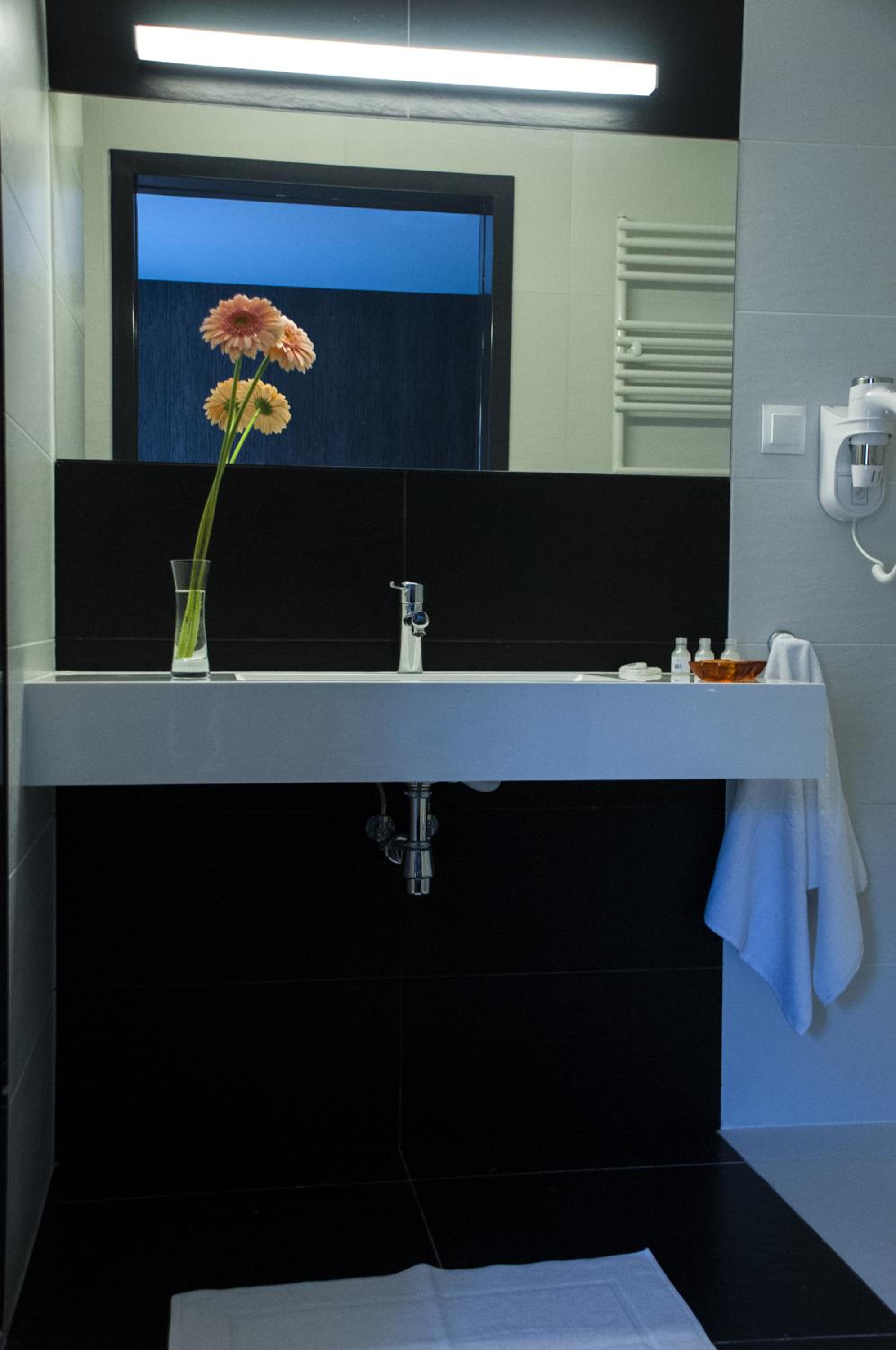 Classic Triple Room - Photo 2