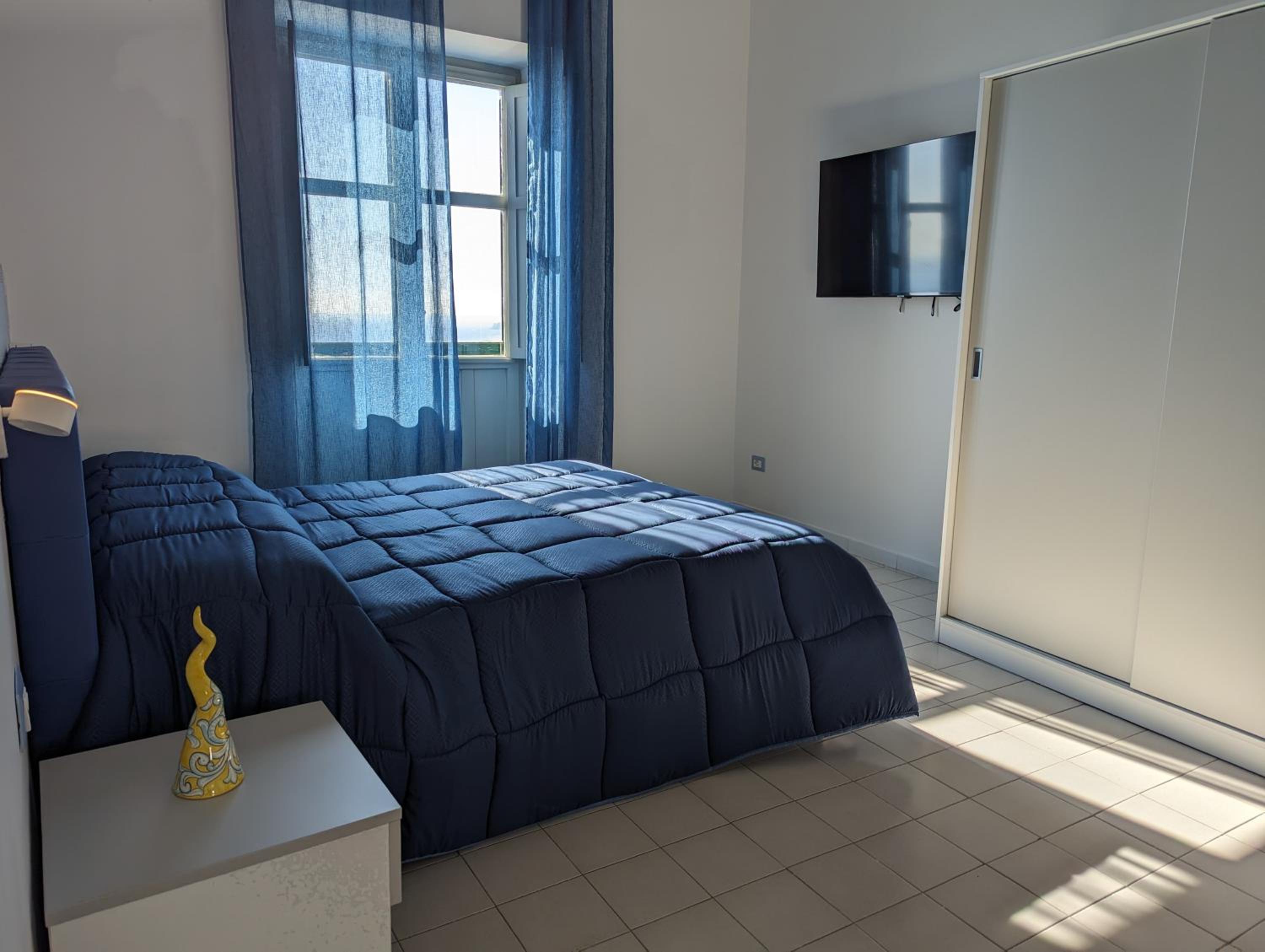 Studio Apartment with Sea View photo 1