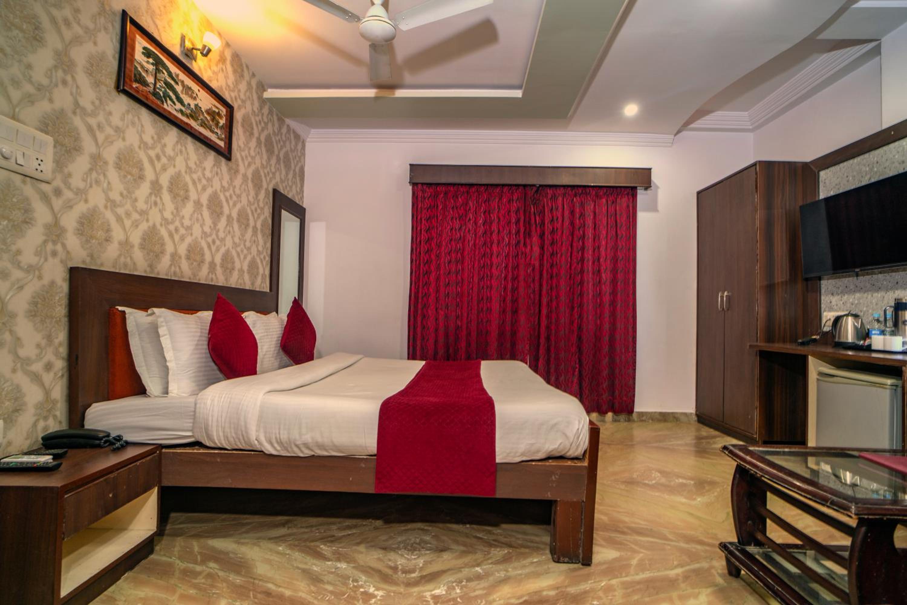 Deluxe Room - Photo 2