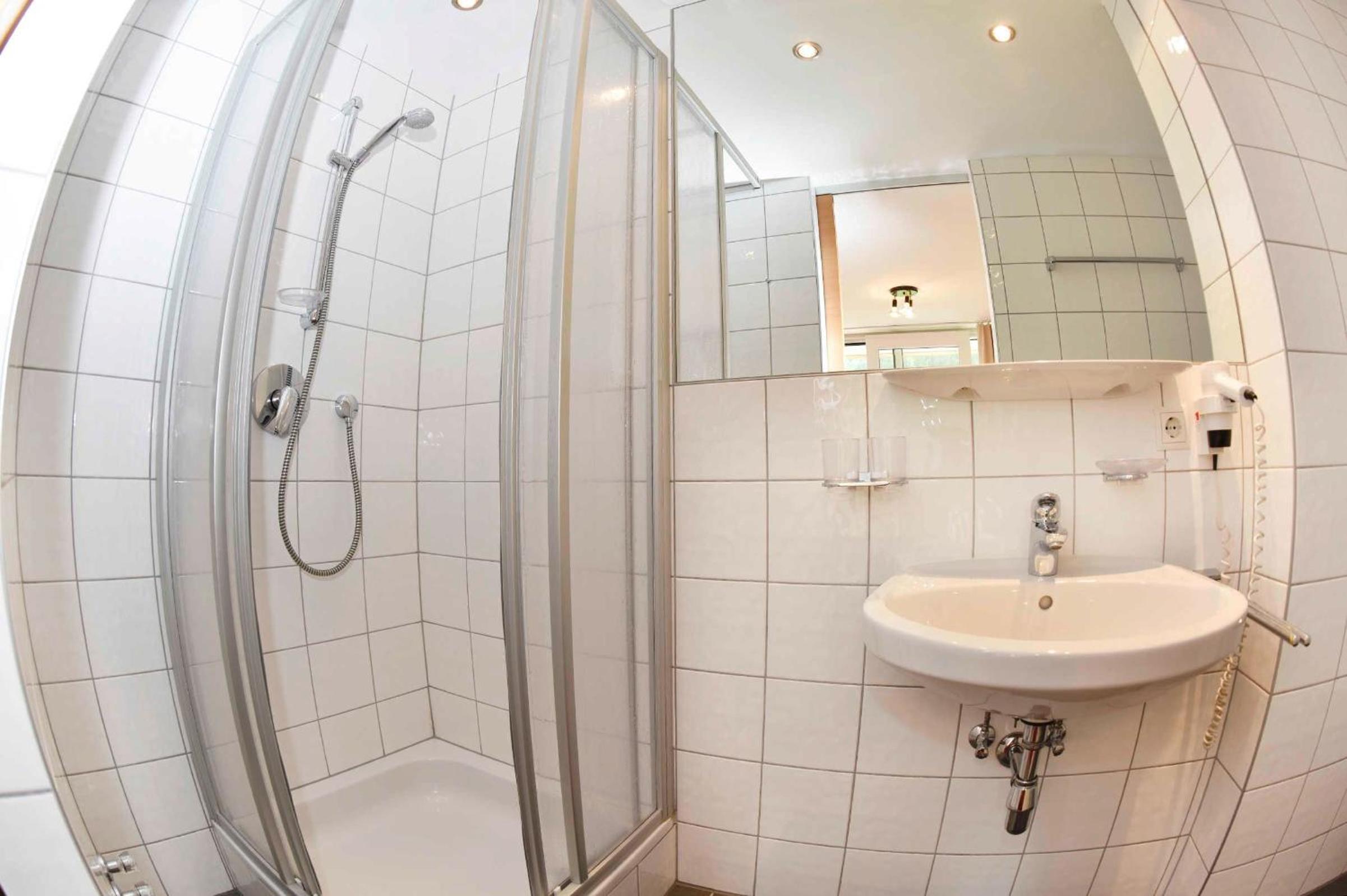 Apartment With Shower photo 2