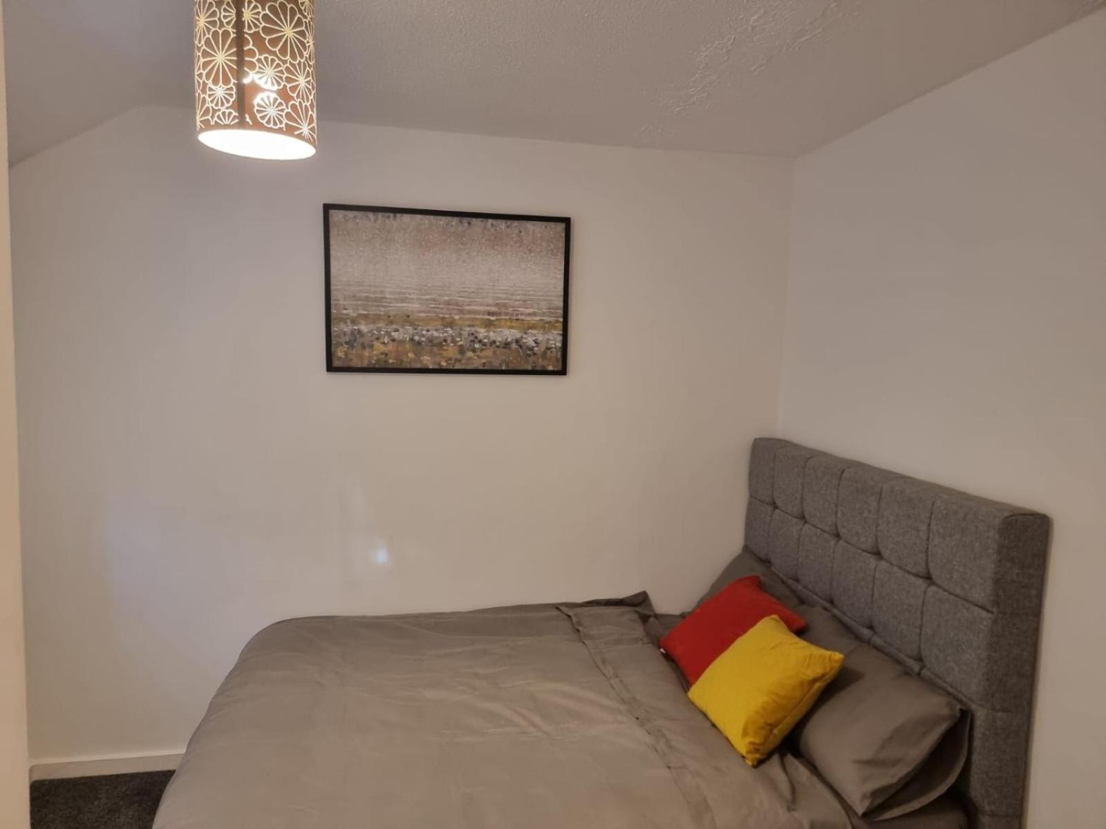 Three-Bedroom House photo 3