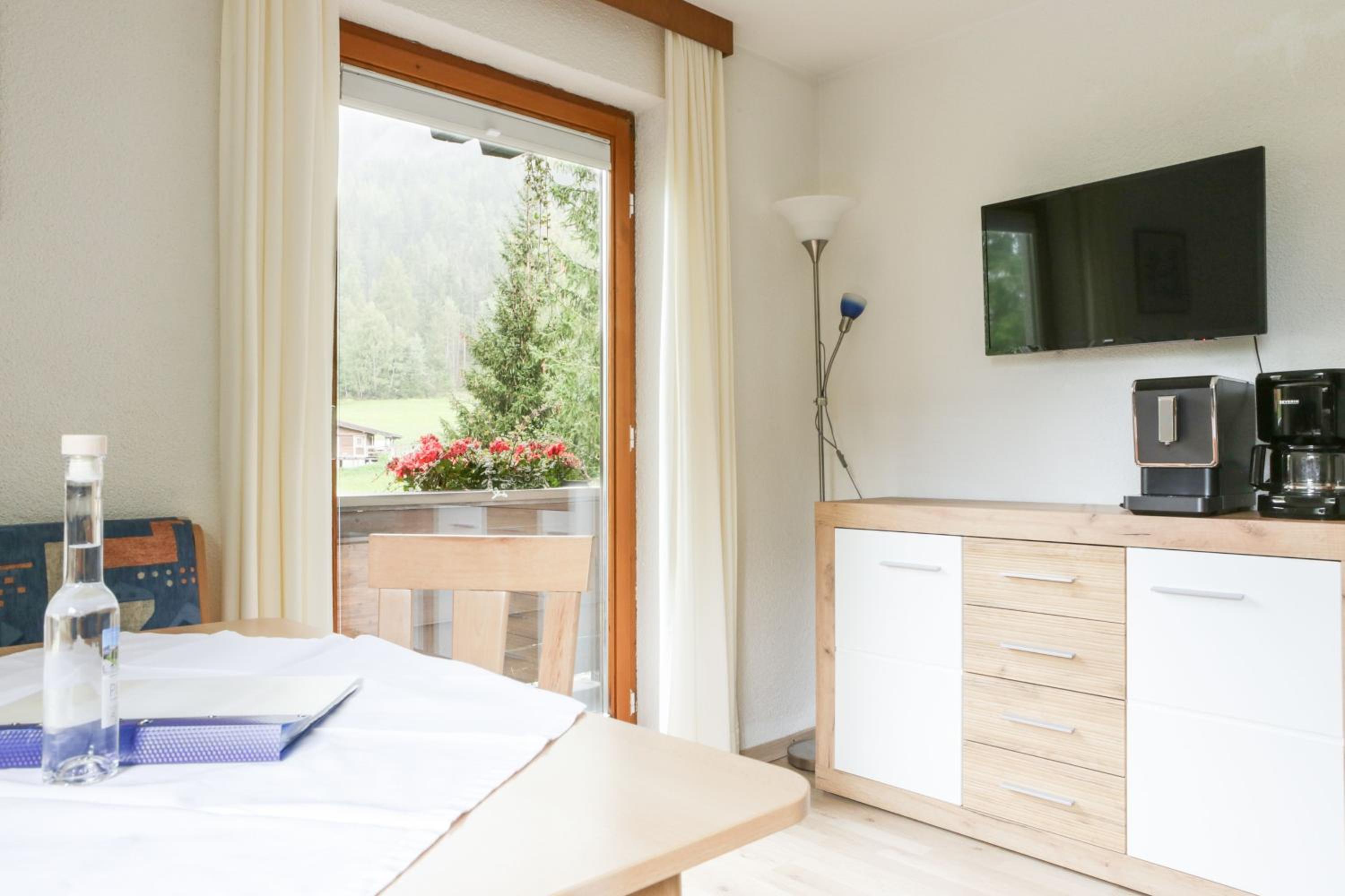One-Bedroom Apartment with Balcony photo 1